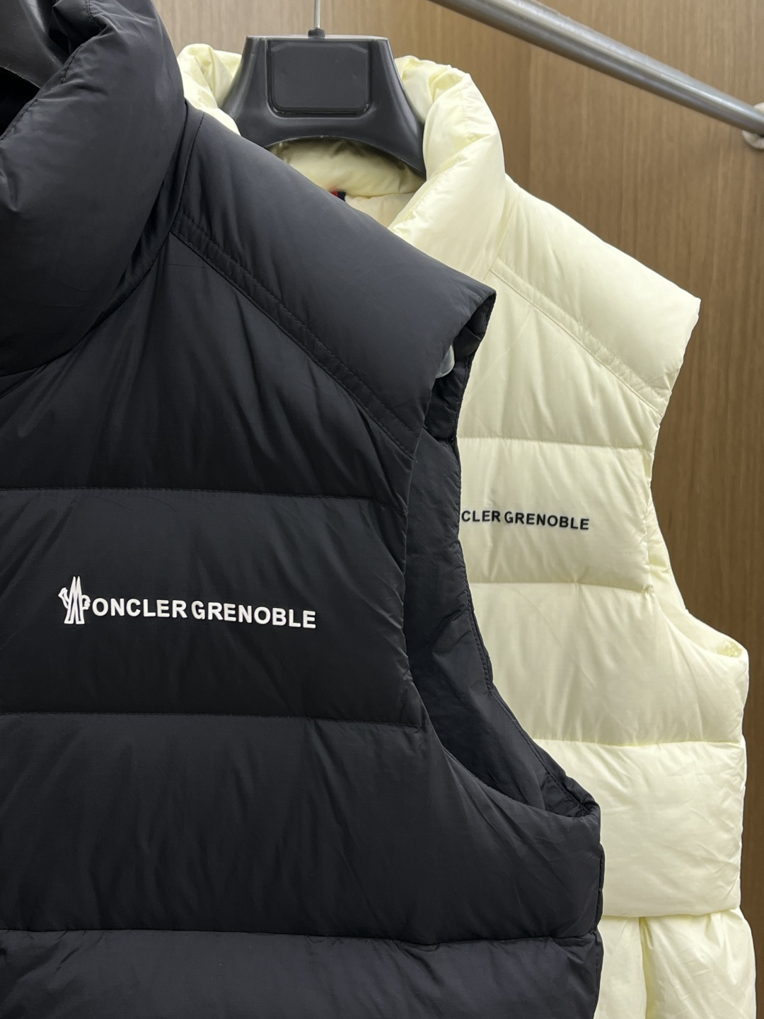 秋冬羽绒 🆕Moncler蒙口 2025ss秋冬新款时尚休闲羽绒外套马甲，处处细节显工艺足够的高级，结构