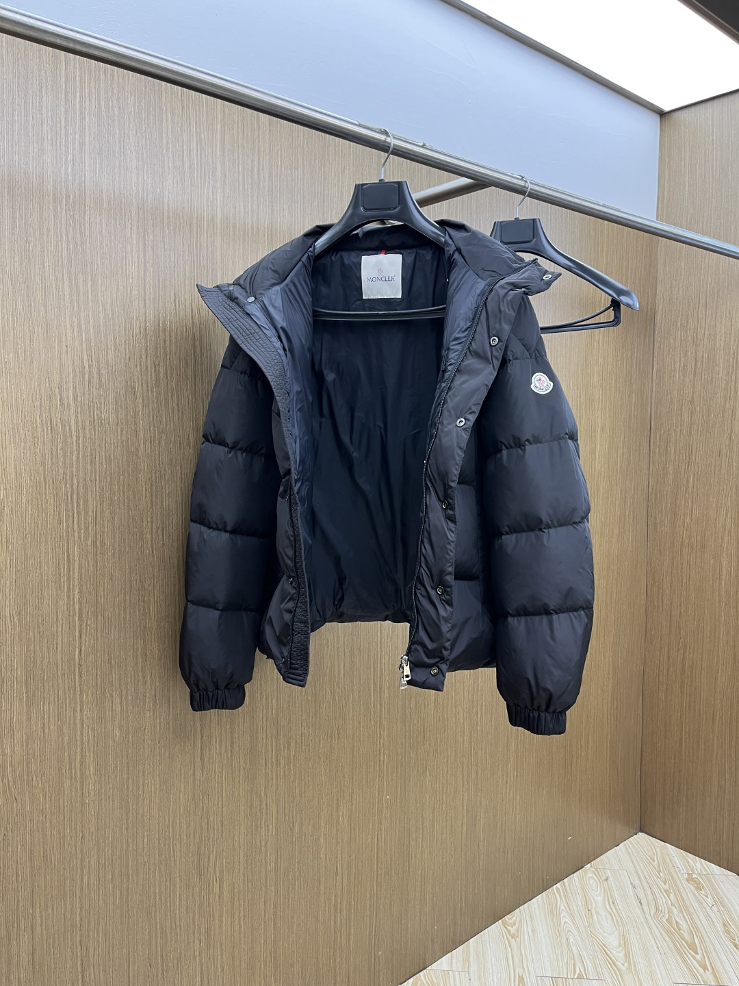 秋冬羽绒 🆕Moncler蒙口 2025ss秋冬新款时尚休闲立领拼接羽绒外套，胸口经典logo爆款羽绒服