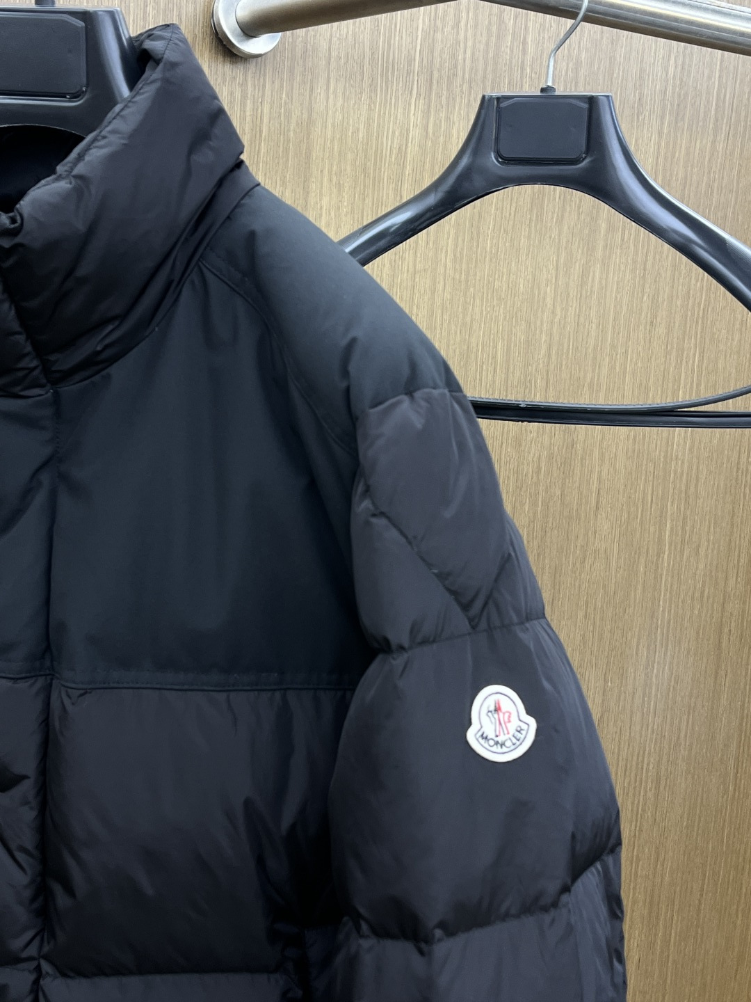 秋冬羽绒 🆕Moncler蒙口 2025ss秋冬新款时尚休闲立领拼接羽绒外套，胸口经典logo爆款羽绒服