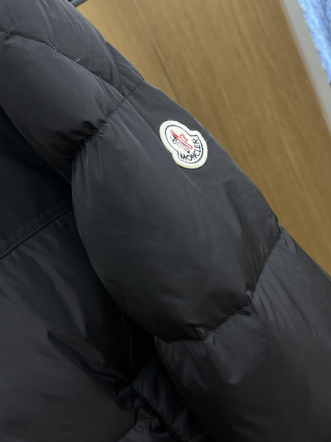 秋冬羽绒 🆕Moncler蒙口 2025ss秋冬新款时尚休闲立领拼接羽绒外套，胸口经典logo爆款羽绒服