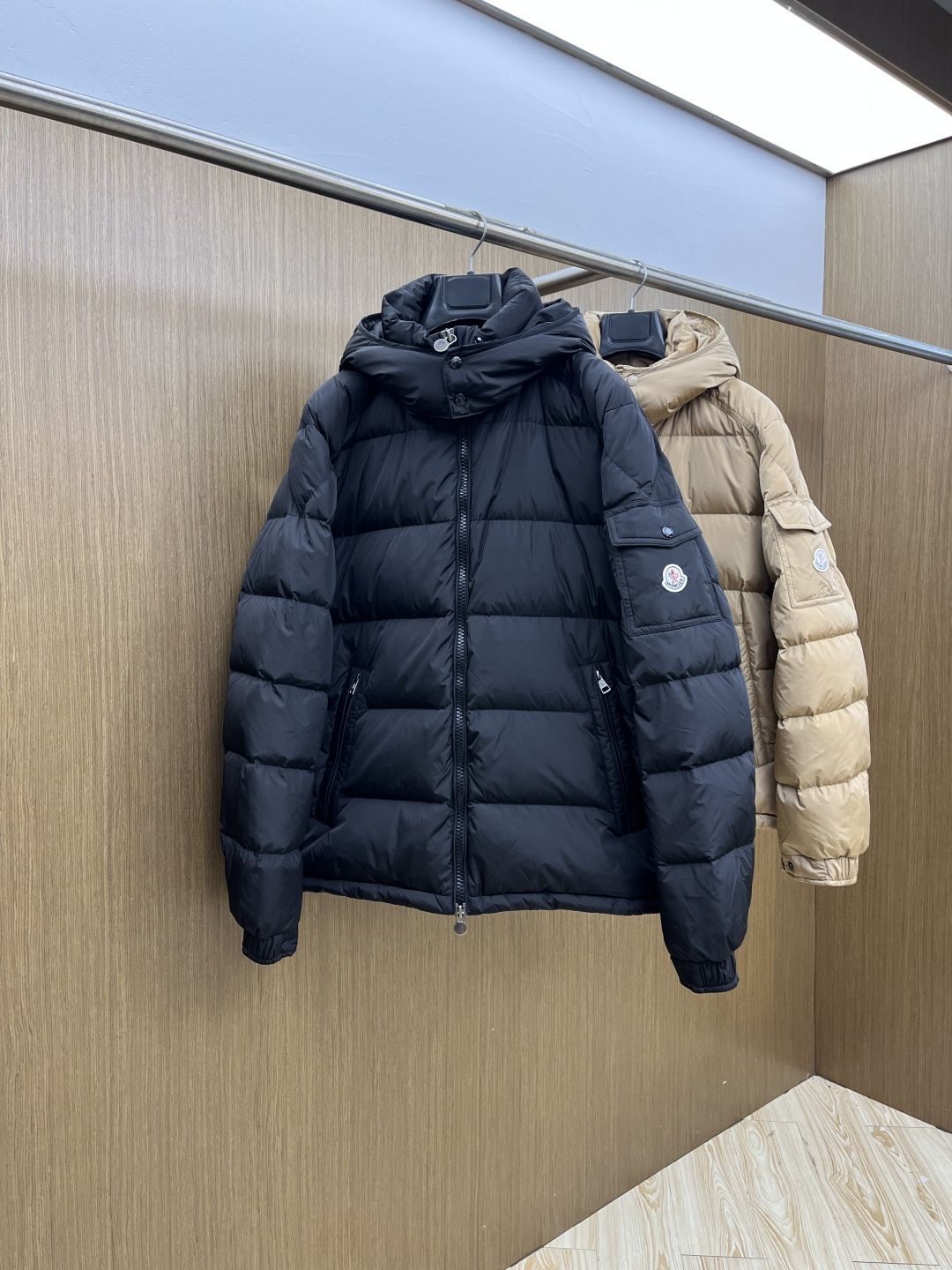 NO:624283,Autumn and winter down Moncler muzzle 2025ss new fashion casual down jacket, hood is detachable, every detail shows high-end craftsmanship, structural tailoring design changes to show men's diverse image changes, slim fit, tailoring, to meet the current popular multi-layered wear, versatile style for life Code number 1.2.3.4.5 fdx,,Moncler,jackets & coats,down jacket,hats,alexander wang19860909秋冬羽绒 Moncler蒙口 2025ss秋冬新款时尚休闲羽绒外套,连帽可拆,处处细节显工艺足够的高级,结构性剪裁的设计改变来展现男士多样的形象变化,修身利落、剪裁合体,满足时下正流行的多层次穿搭,生活百搭款式 码数1.2.3.4.5 fdx,,Moncler,jackets & coats,down jacket,hats,alexander wang,Men's clothing