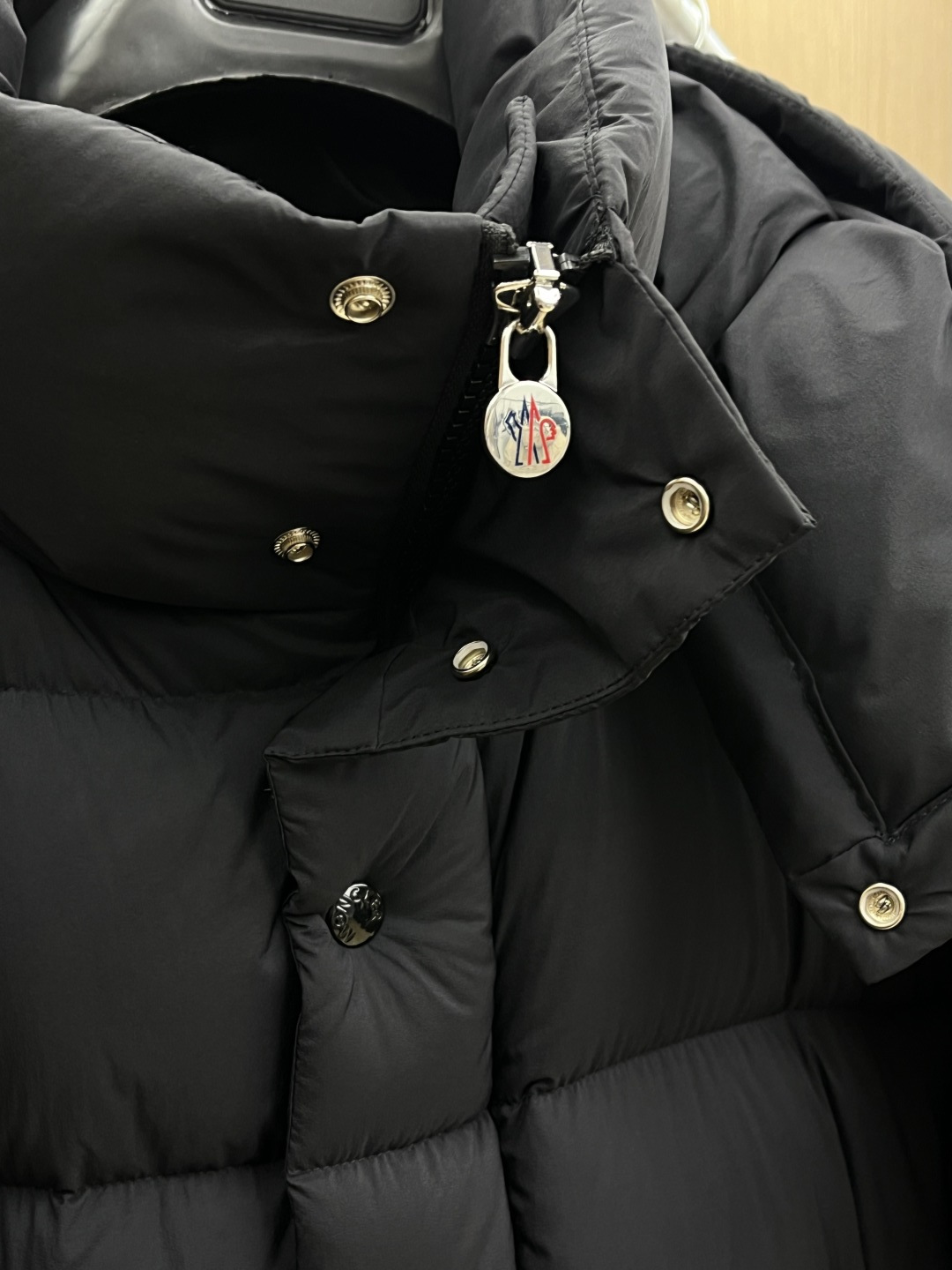 秋冬羽绒 🆕Moncler蒙口 2025ss秋冬新款时尚休闲羽绒外套，连帽可拆，处处细节显工艺足够的高级