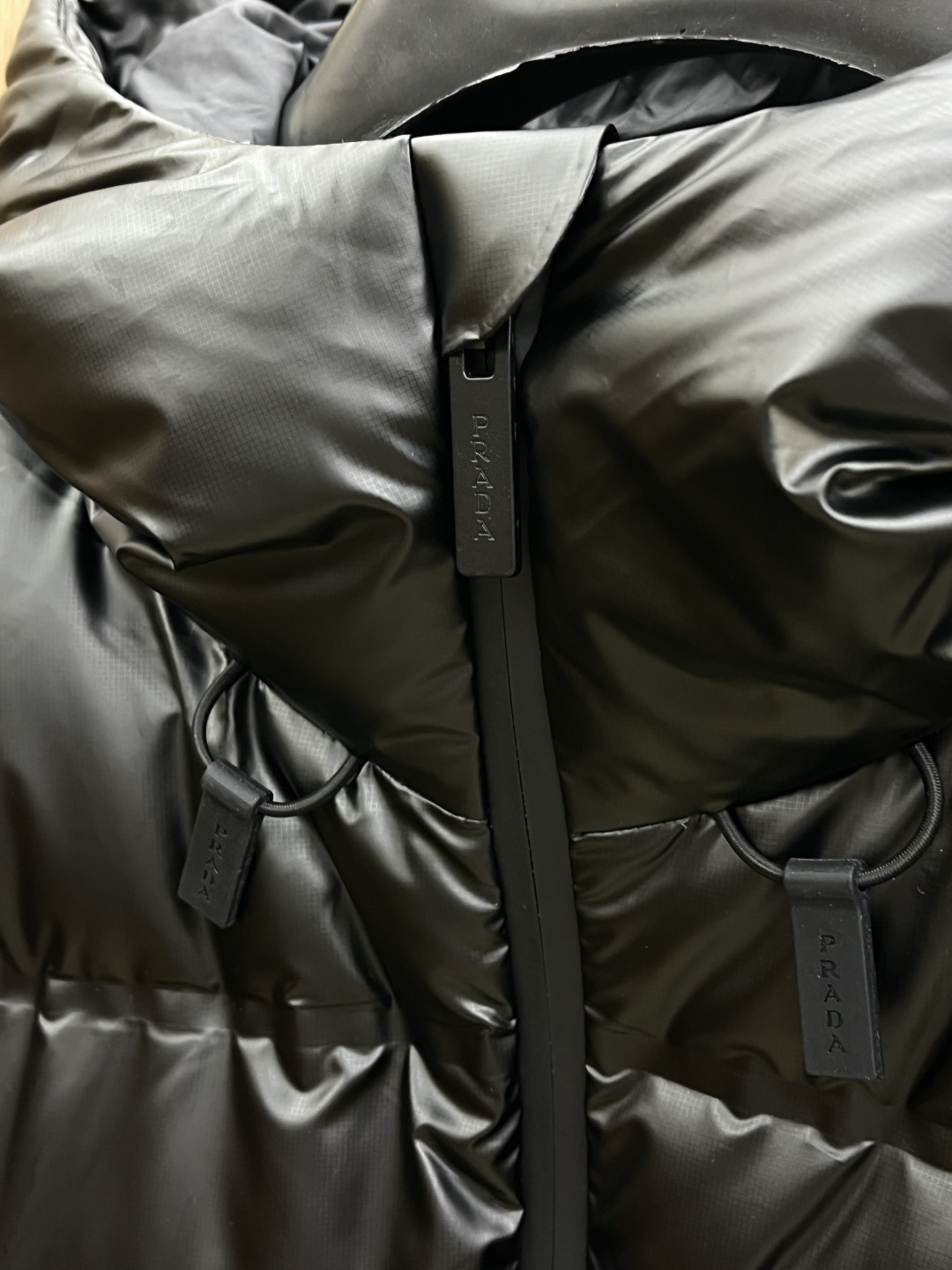 秋冬羽绒 🆕Prada普拉达 高版本 2025ss秋冬新款时尚休闲羽绒外套连帽不可拆，处处细节显工艺足够