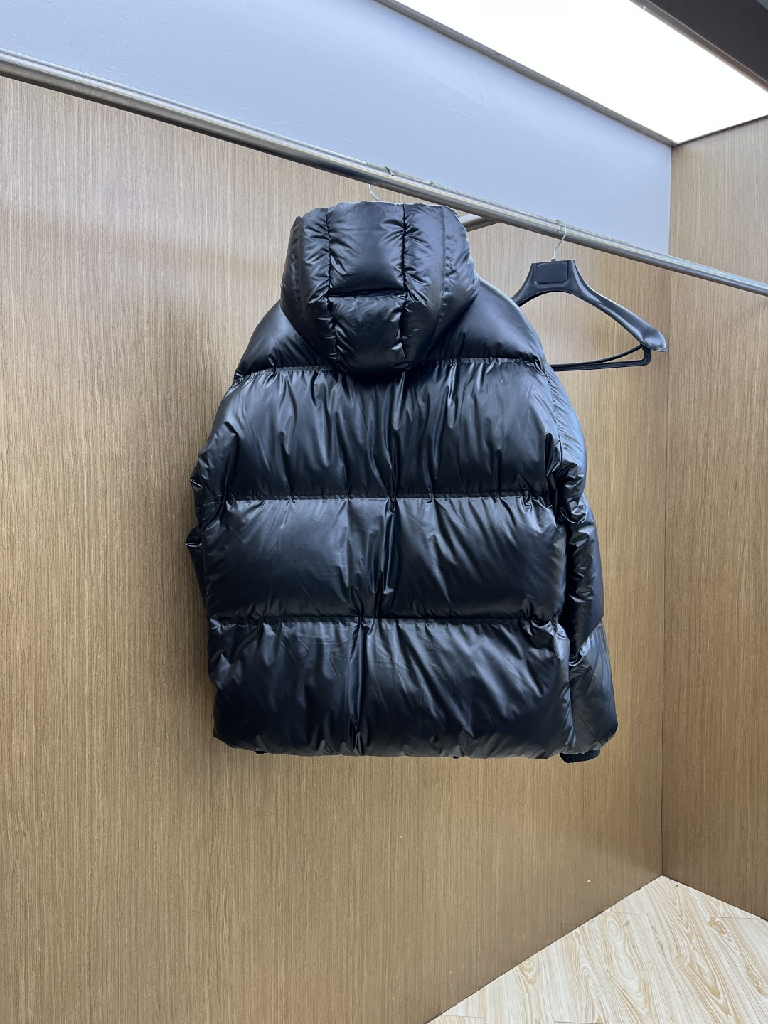 秋冬羽绒 🆕Prada普拉达 高版本 2025ss秋冬新款时尚休闲羽绒外套连帽不可拆，处处细节显工艺足够