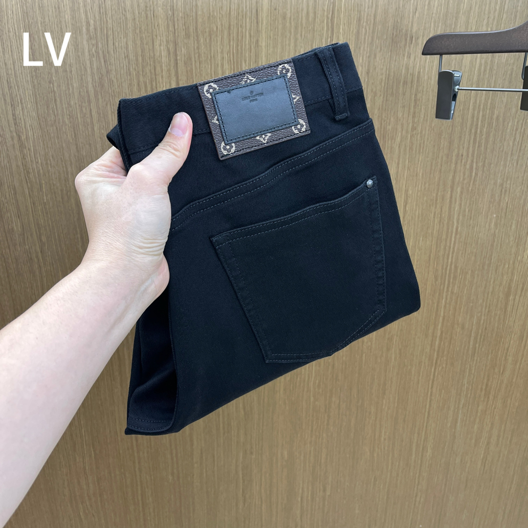 NO:653975,Autumn and winter LV new autumn and winter casual jeans are on sale simultaneously on the official website, with trousers body craftsmanship design, imported customer-supplied accessories and fabric customization, and factory-produced products exempted from inspection!  Every detail is done to the extreme, original hardware accessories, full of fashion, stylish and handsome upper body, a must-have item for fashionistas!  Original fh12 product!  Code number 30-38 no 35.37,,louis vuitton,jeans,alexander wang19860909秋冬 LV 秋冬新品休闲牛仔裤 官网同步发售,裤身工艺设计,进口客供辅料、面料定制,代工厂出品免检！每个细节做到极致,原版五金配件,潮范十足、上身有型帅气,潮人必备单品！ fh12原单出品！ 码数30-38无35.37,,louis vuitton,jeans,alexander wang,Men's clothing