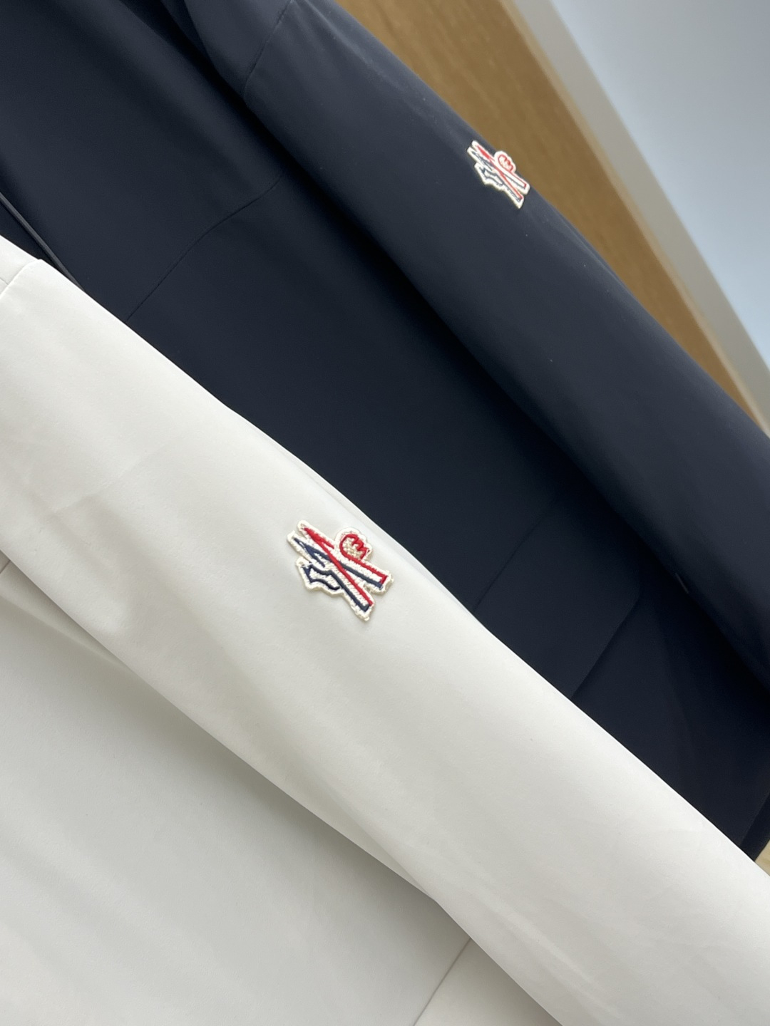 秋冬羽绒 Mon 🔥🔥高版本 25FW秋冬季新款！-Moncl*r男士户外休闲连帽中长款，高端轻奢的时尚