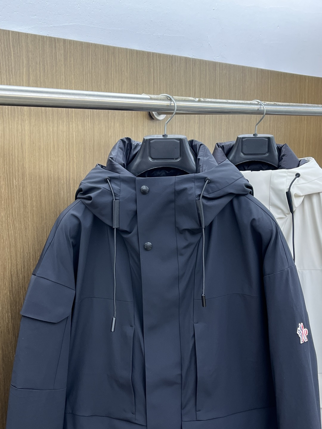 秋冬羽绒 Mon 🔥🔥高版本 25FW秋冬季新款！-Moncl*r男士户外休闲连帽中长款，高端轻奢的时尚