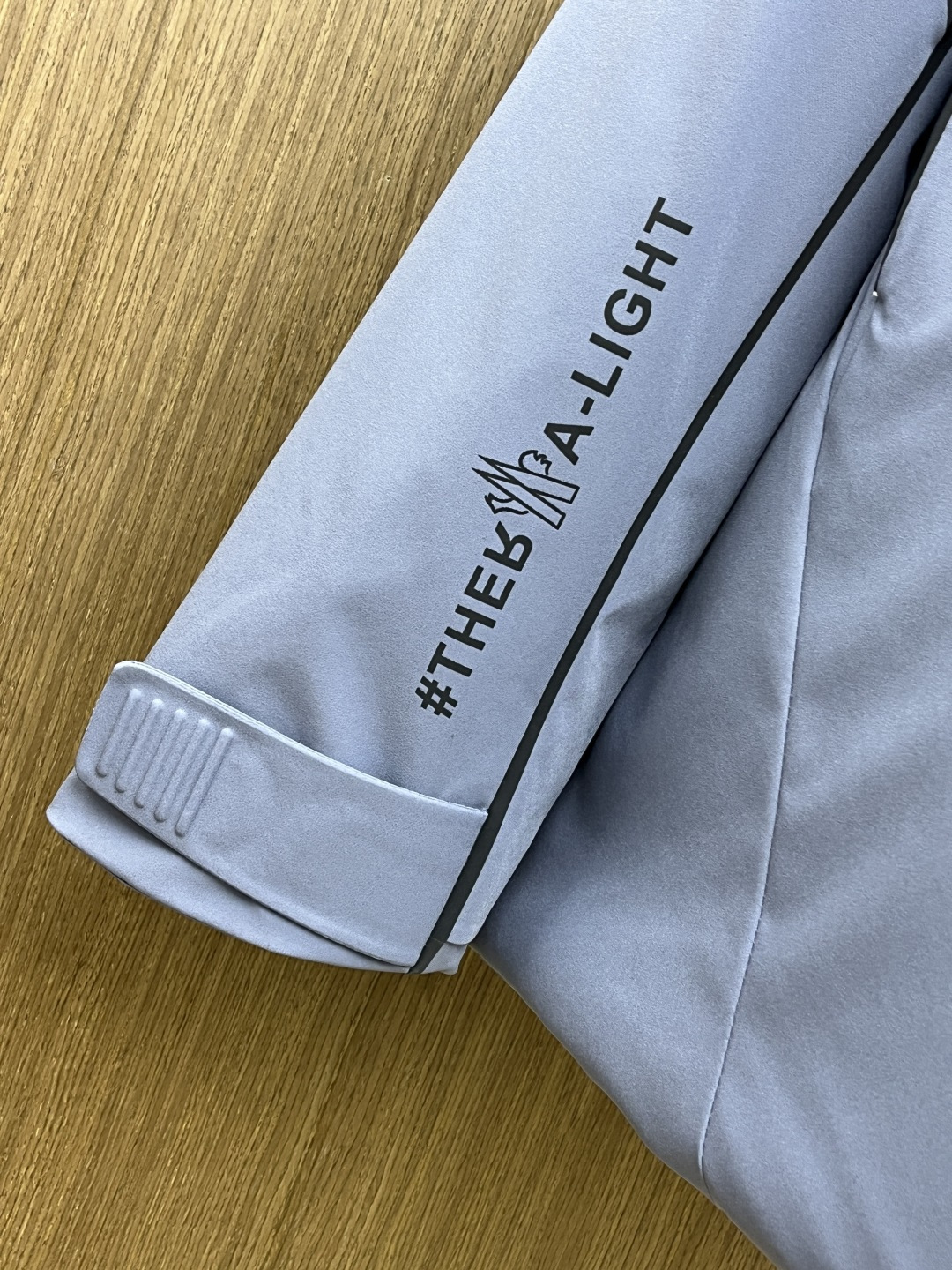 秋冬羽绒 Mon 🔥🔥高版本 25FW秋冬季新款！-Moncl*r男士户外休闲连帽中长款，高端轻奢的时尚