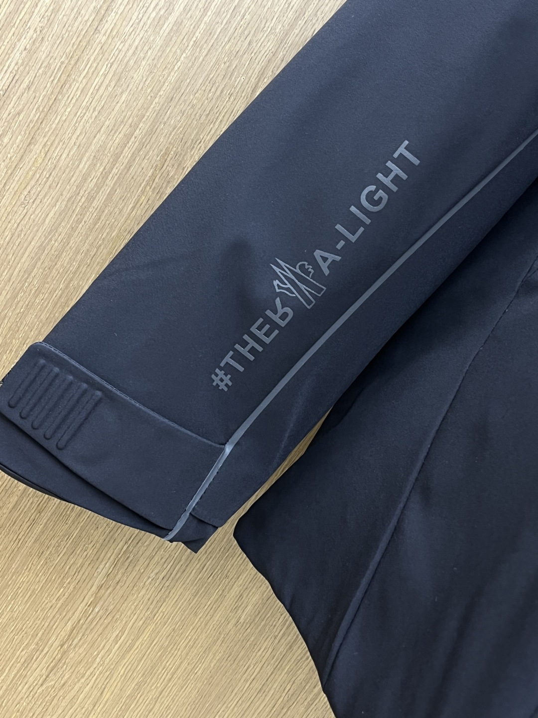 秋冬羽绒 Mon 🔥🔥高版本 25FW秋冬季新款！-Moncl*r男士户外休闲连帽中长款，高端轻奢的时尚