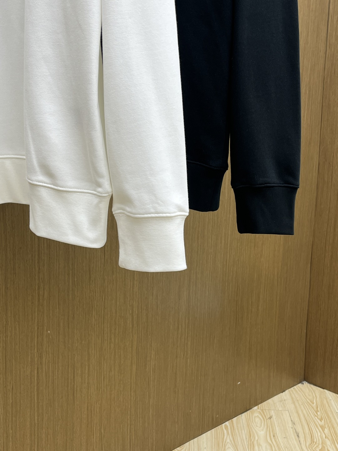 秋冬 LV 🔥FW早秋新款圆领卫衣，男女同款！独特吸引人的眼球，这一款卫衣品相品质都在线，舒适度，一如既