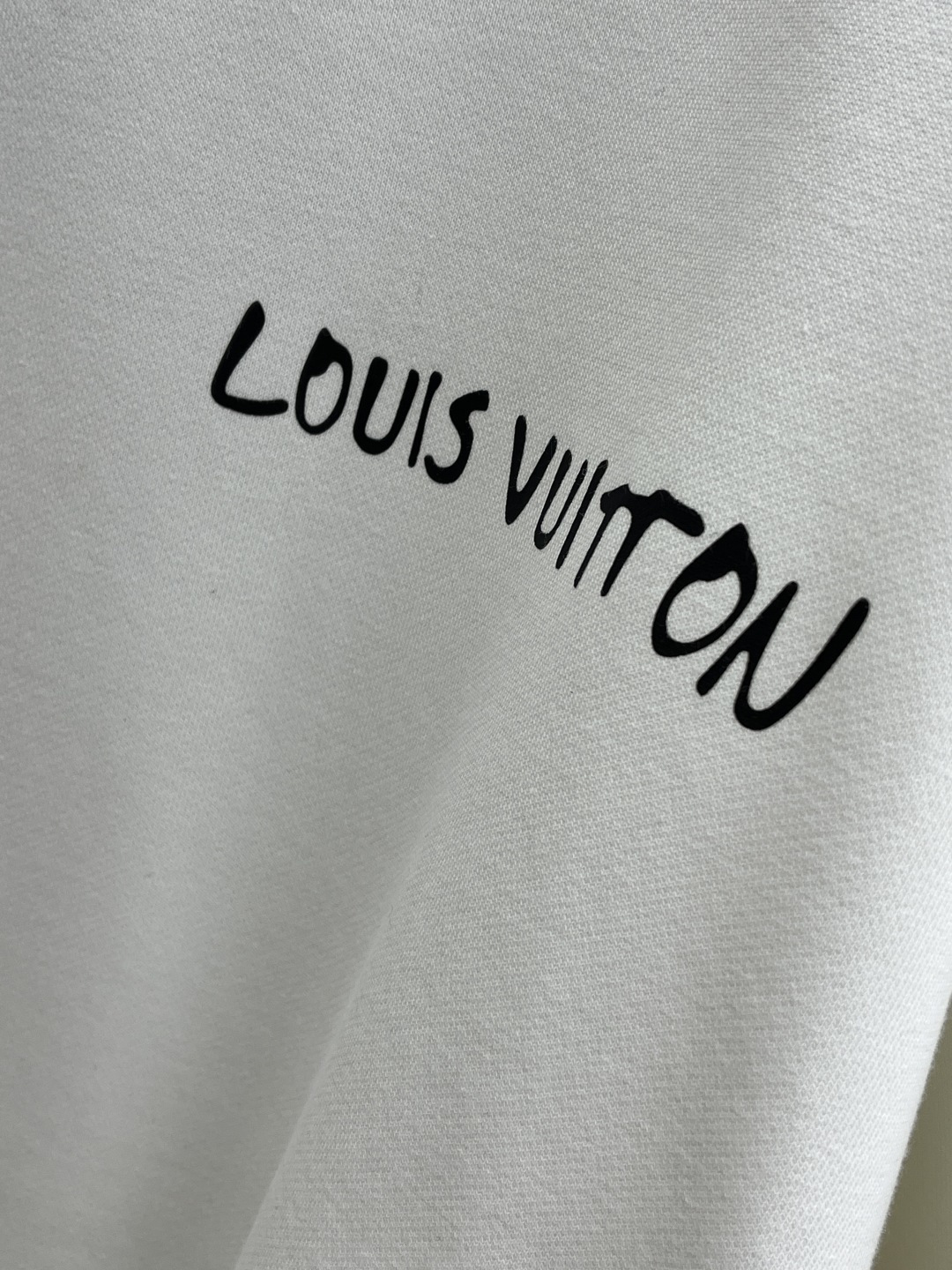 秋冬 LV 🔥FW早秋新款圆领卫衣，男女同款！独特吸引人的眼球，这一款卫衣品相品质都在线，舒适度，一如既