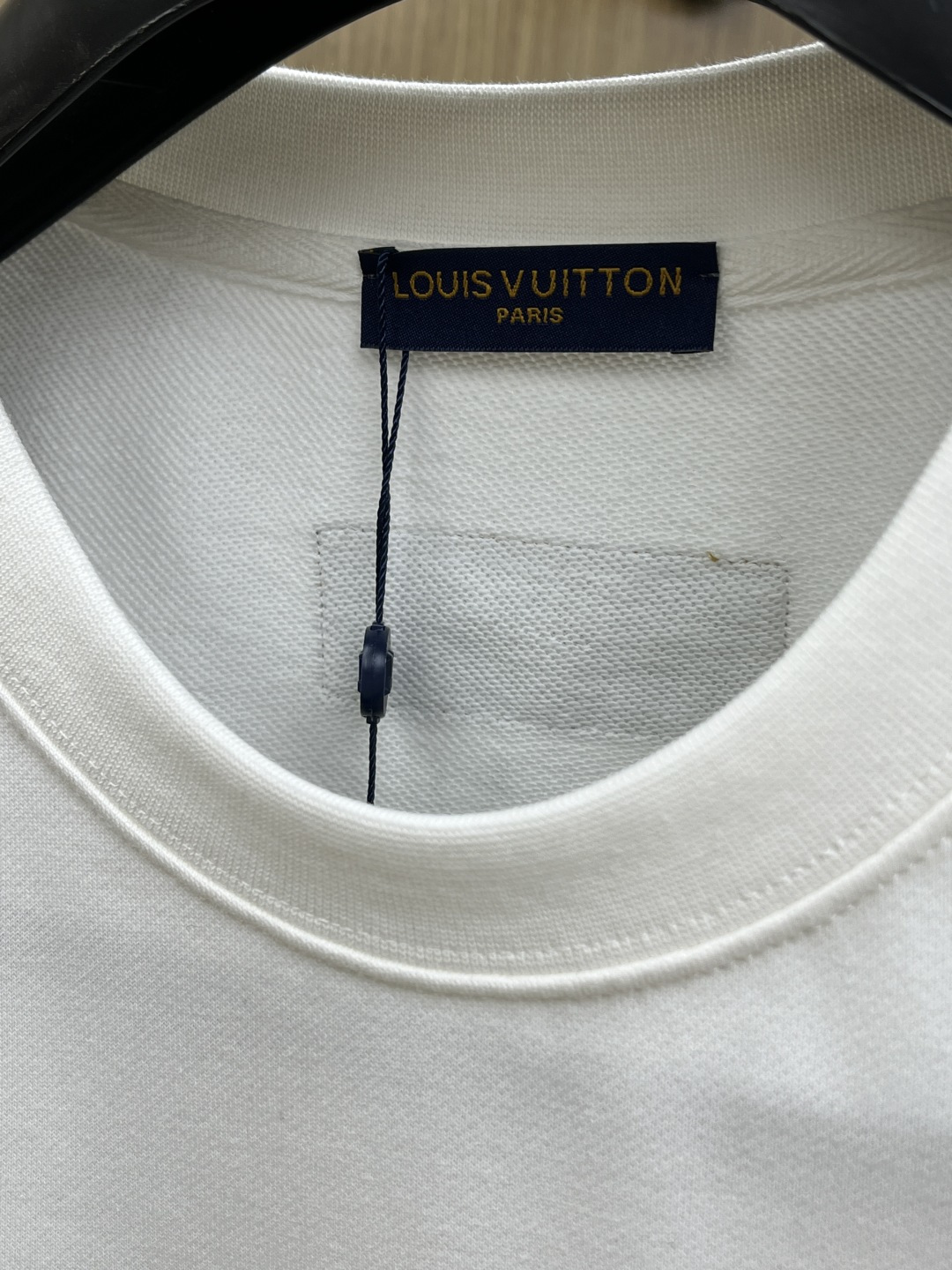 秋冬 LV 🔥FW早秋新款圆领卫衣，男女同款！独特吸引人的眼球，这一款卫衣品相品质都在线，舒适度，一如既