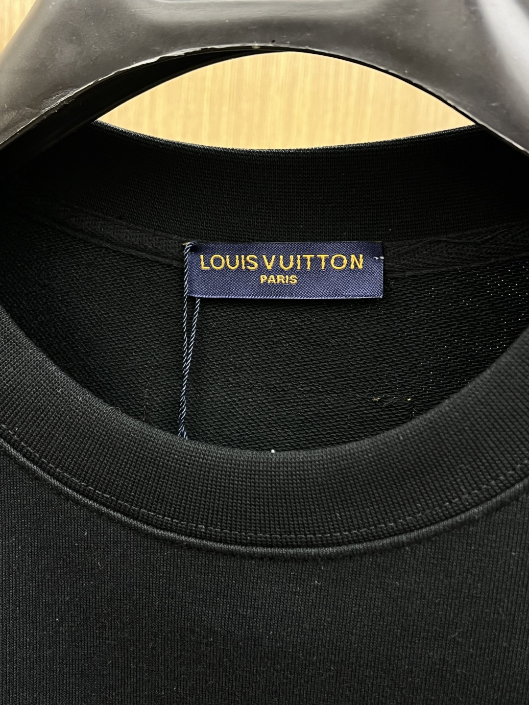 秋冬 LV 🔥FW早秋新款圆领卫衣，男女同款！独特吸引人的眼球，这一款卫衣品相品质都在线，舒适度，一如既