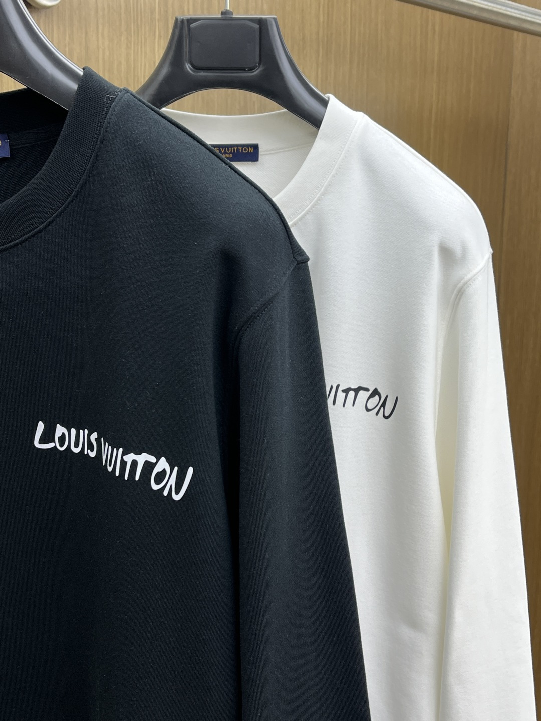 秋冬 LV 🔥FW早秋新款圆领卫衣，男女同款！独特吸引人的眼球，这一款卫衣品相品质都在线，舒适度，一如既
