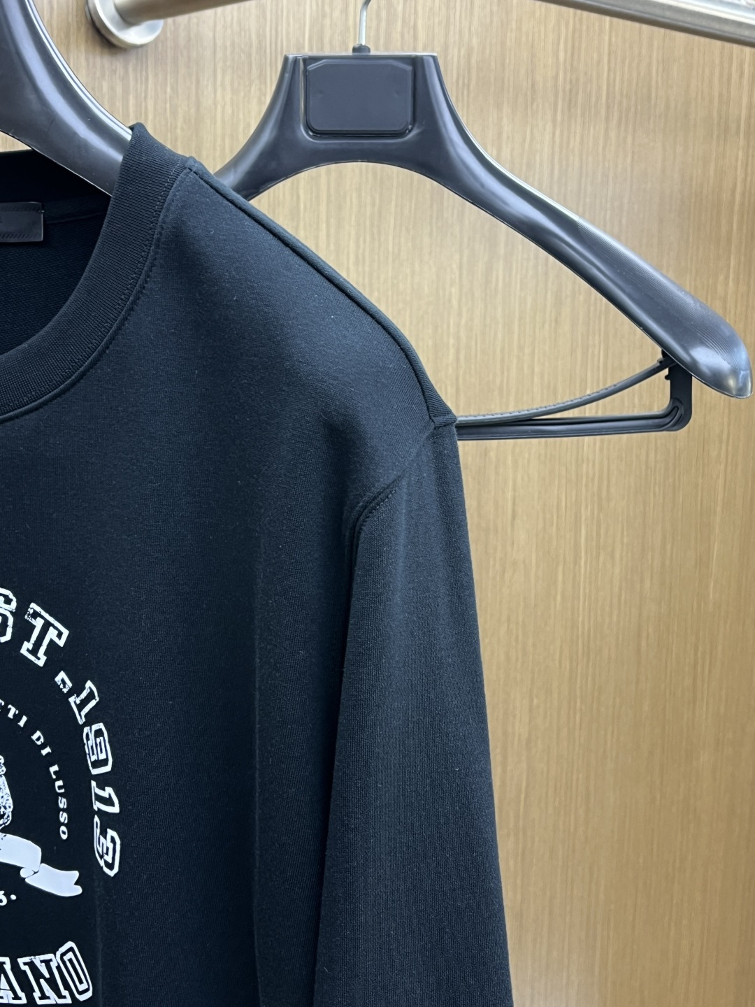 秋冬 PD. 🔥FW早秋新款圆领卫衣，男女同款！独特吸引人的眼球，这一款卫衣品相品质都在线，舒适度，一如