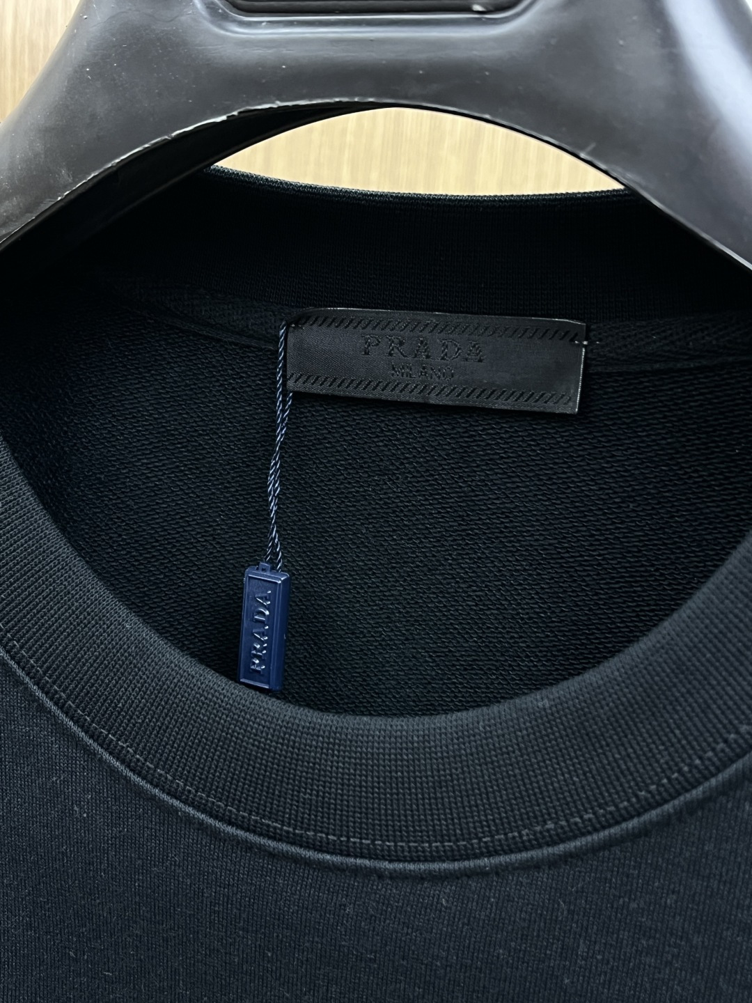 秋冬 PD. 🔥FW早秋新款圆领卫衣，男女同款！独特吸引人的眼球，这一款卫衣品相品质都在线，舒适度，一如