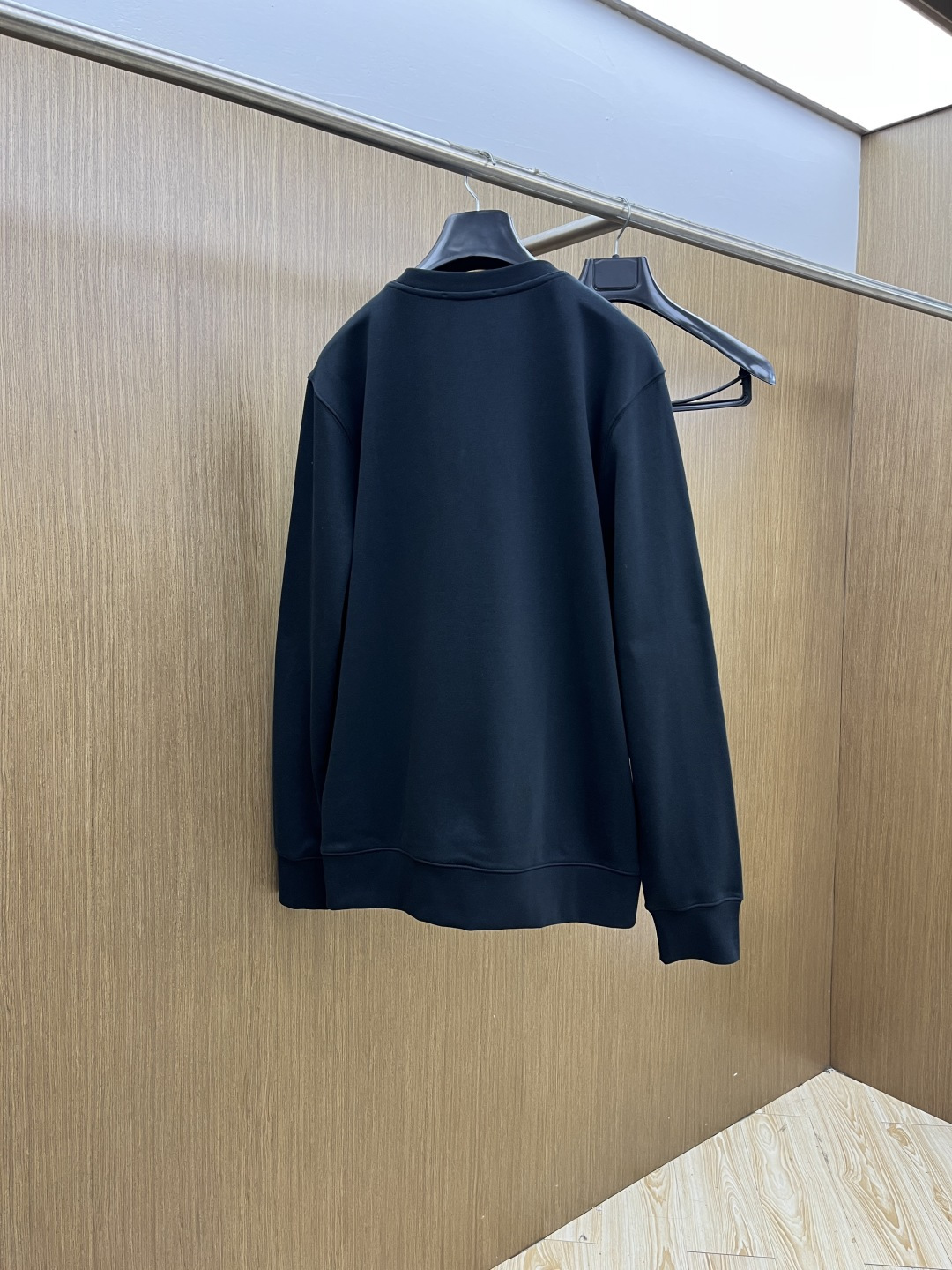 秋冬 PD. 🔥FW早秋新款圆领卫衣，男女同款！独特吸引人的眼球，这一款卫衣品相品质都在线，舒适度，一如