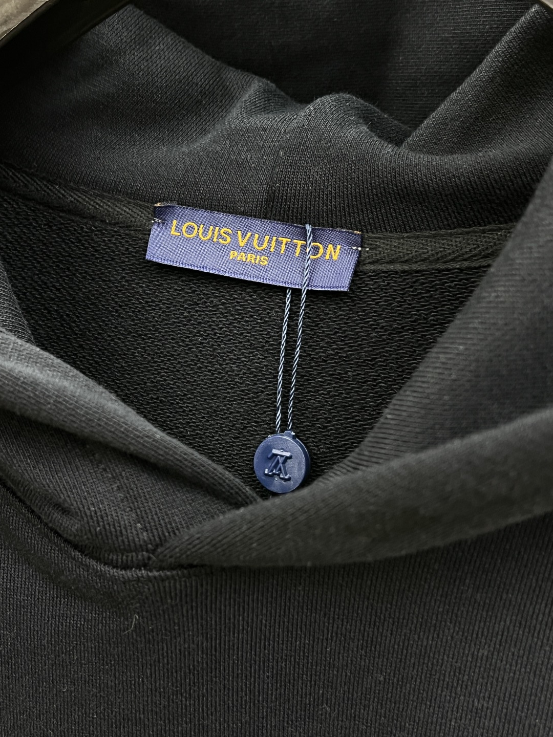 秋冬 LV 🔥FW早秋新款宽版连帽卫衣，男女同款！独特吸引人的眼球，这一款连帽卫衣品相品质都在线，舒适度