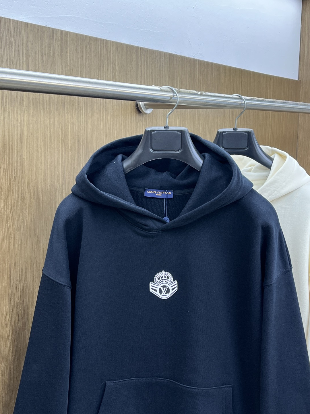 秋冬 LV 🔥FW早秋新款宽版连帽卫衣，男女同款！独特吸引人的眼球，这一款连帽卫衣品相品质都在线，舒适度