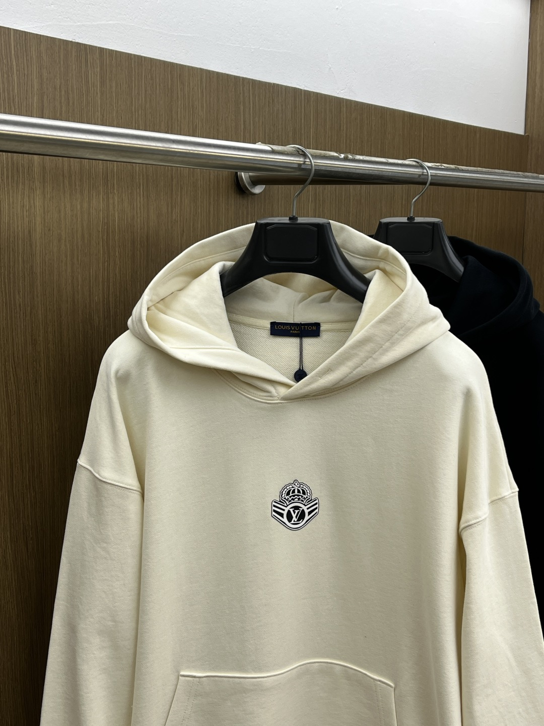 秋冬 LV 🔥FW早秋新款宽版连帽卫衣，男女同款！独特吸引人的眼球，这一款连帽卫衣品相品质都在线，舒适度