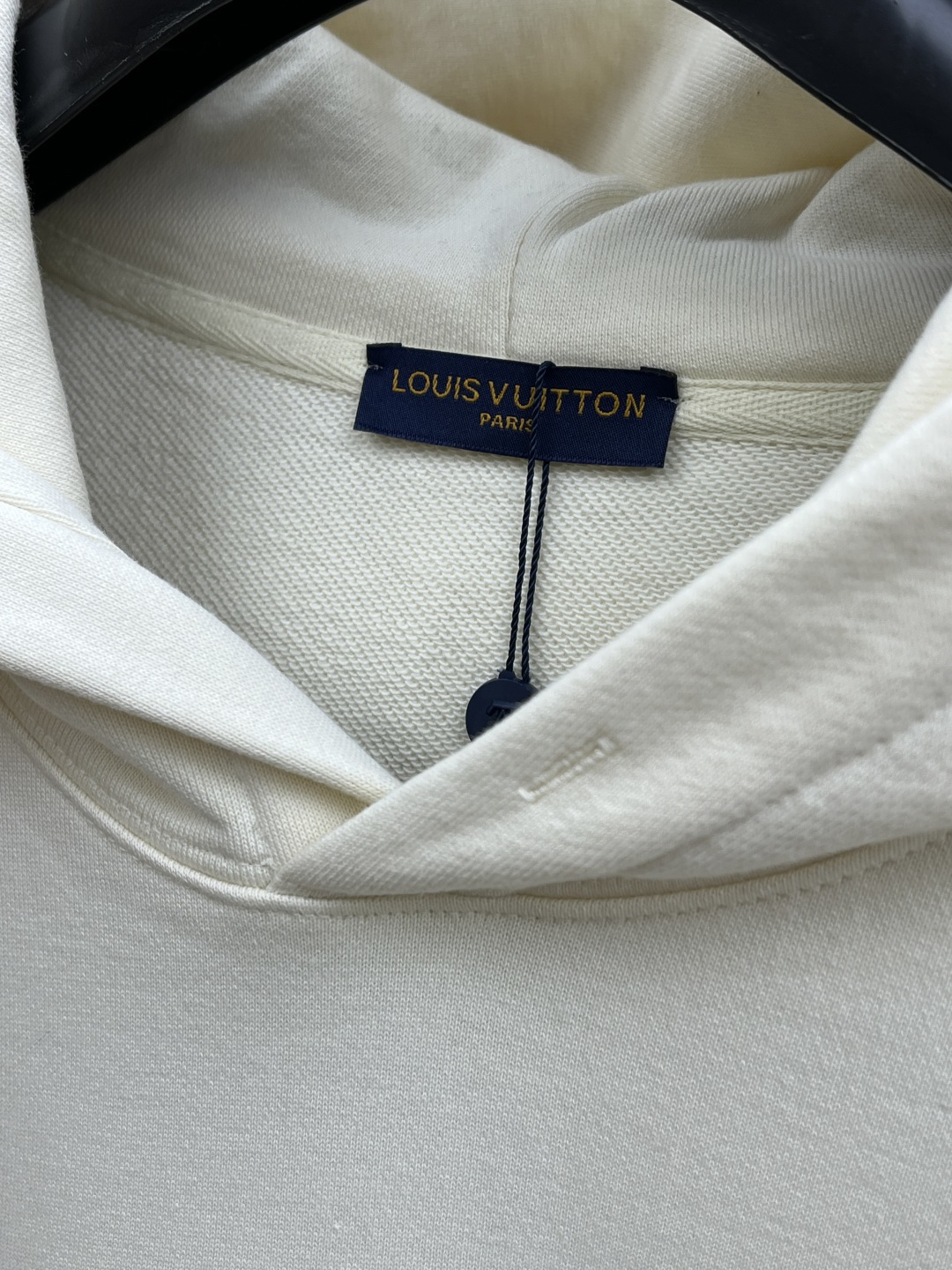 秋冬 LV 🔥FW早秋新款宽版连帽卫衣，男女同款！独特吸引人的眼球，这一款连帽卫衣品相品质都在线，舒适度