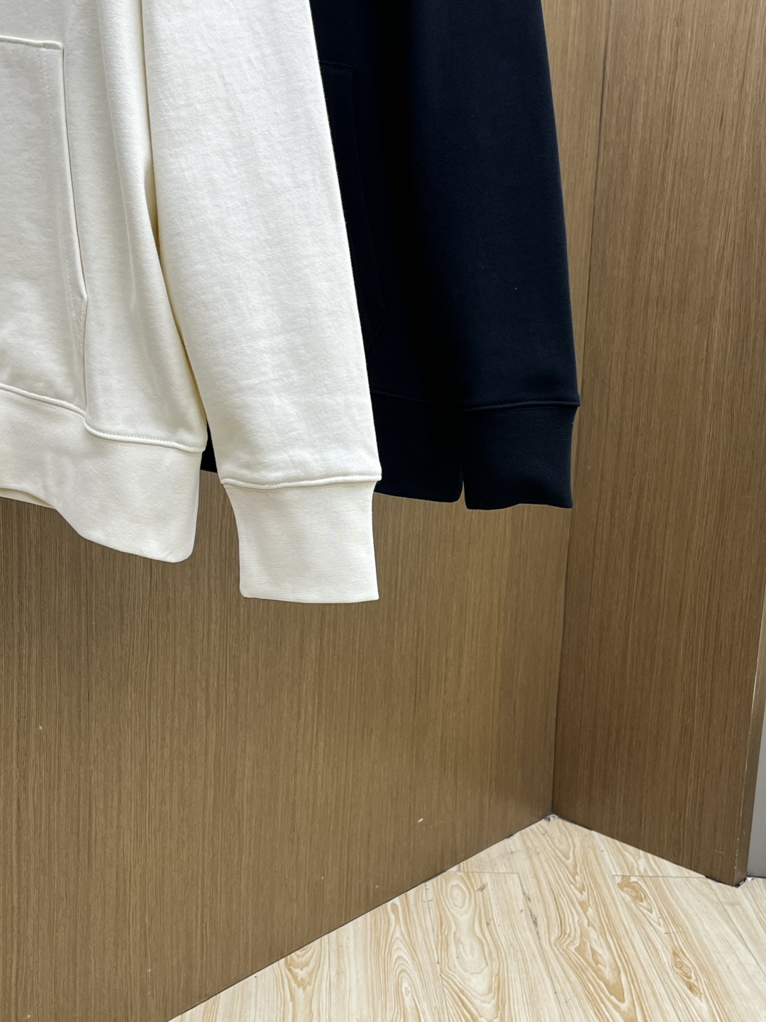 秋冬 LV 🔥FW早秋新款宽版连帽卫衣，男女同款！独特吸引人的眼球，这一款连帽卫衣品相品质都在线，舒适度