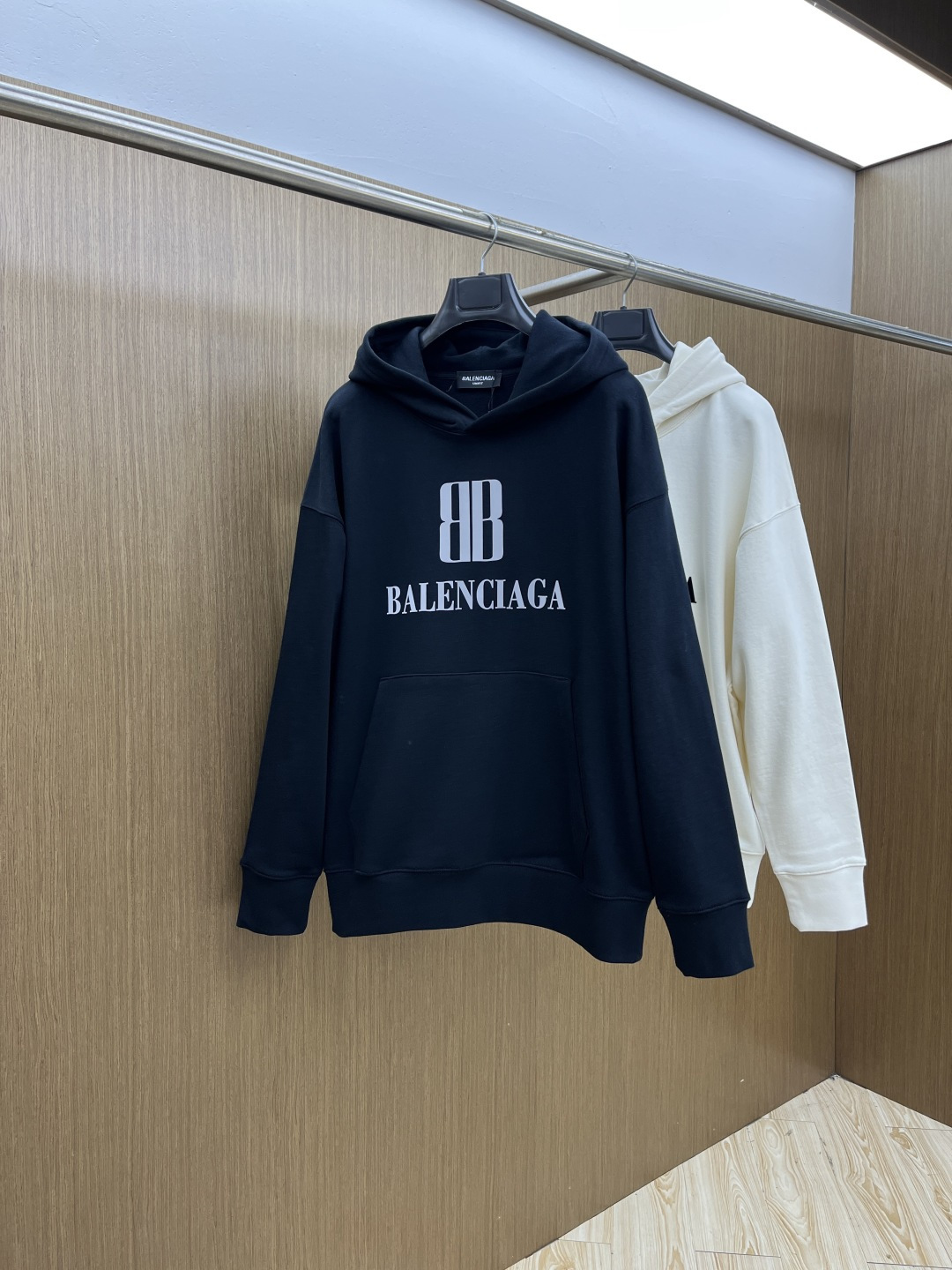 秋冬 BBG 🔥FW早秋新款宽版连帽卫衣，男女同款！独特吸引人的眼球，这一款连帽卫衣品相品质都在线，舒适