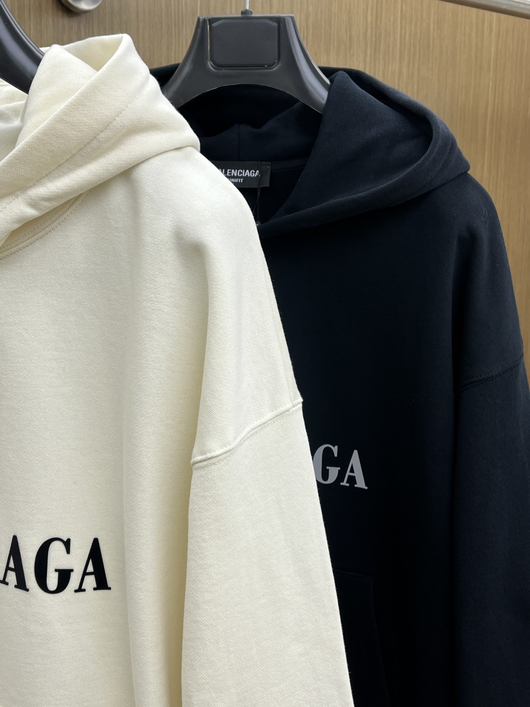 秋冬 BBG 🔥FW早秋新款宽版连帽卫衣，男女同款！独特吸引人的眼球，这一款连帽卫衣品相品质都在线，舒适