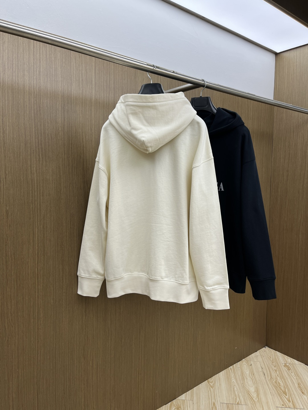 秋冬 BBG 🔥FW早秋新款宽版连帽卫衣，男女同款！独特吸引人的眼球，这一款连帽卫衣品相品质都在线，舒适