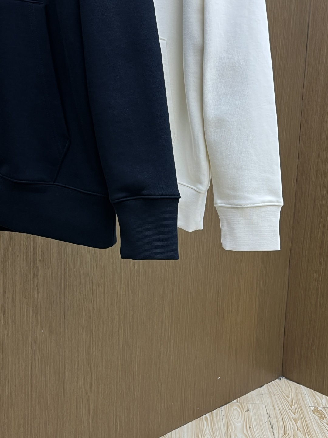 秋冬 LV 🔥FW早秋新款宽版连帽卫衣，男女同款！独特吸引人的眼球，这一款连帽卫衣品相品质都在线，舒适度