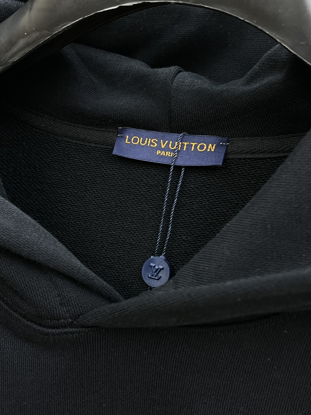 秋冬 LV 🔥FW早秋新款宽版连帽卫衣，男女同款！独特吸引人的眼球，这一款连帽卫衣品相品质都在线，舒适度