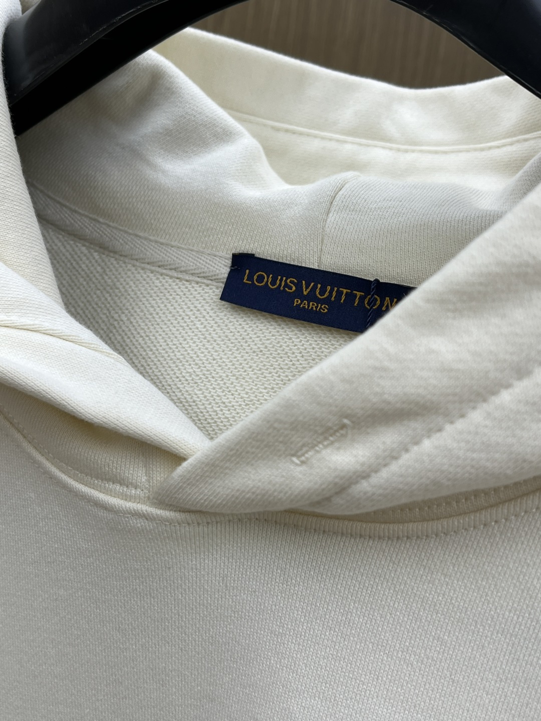 秋冬 LV 🔥FW早秋新款宽版连帽卫衣，男女同款！独特吸引人的眼球，这一款连帽卫衣品相品质都在线，舒适度