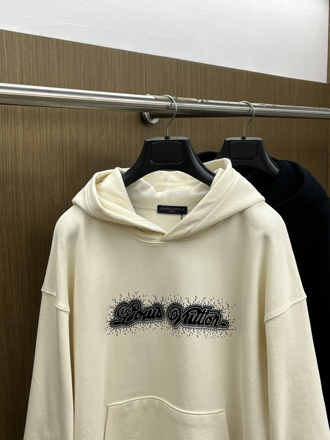 秋冬 LV 🔥FW早秋新款宽版连帽卫衣，男女同款！独特吸引人的眼球，这一款连帽卫衣品相品质都在线，舒适度
