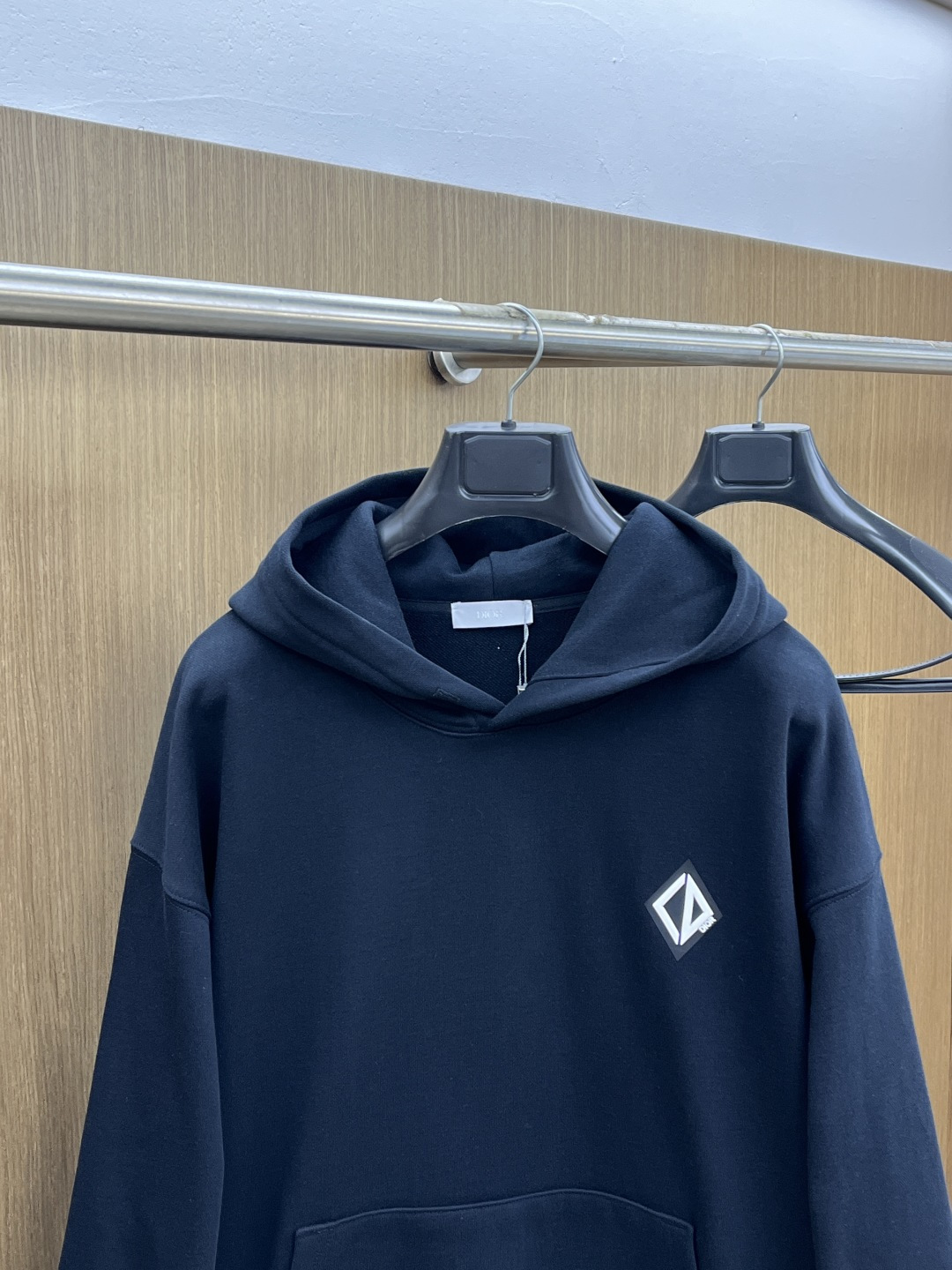 秋冬 CD 🔥FW早秋新款宽版连帽卫衣，男女同款！独特吸引人的眼球，这一款连帽卫衣品相品质都在线，舒适度