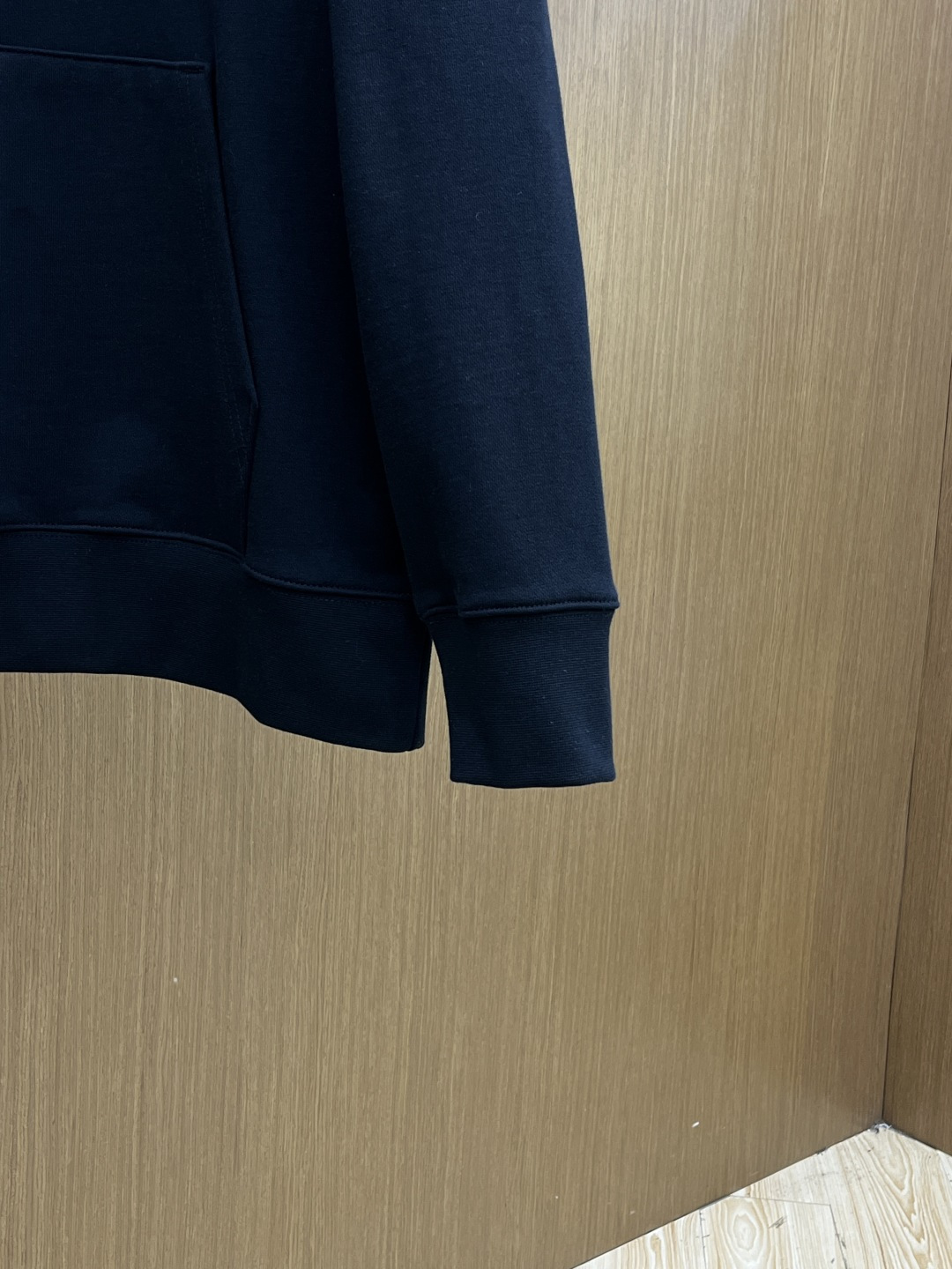 秋冬 CD 🔥FW早秋新款宽版连帽卫衣，男女同款！独特吸引人的眼球，这一款连帽卫衣品相品质都在线，舒适度