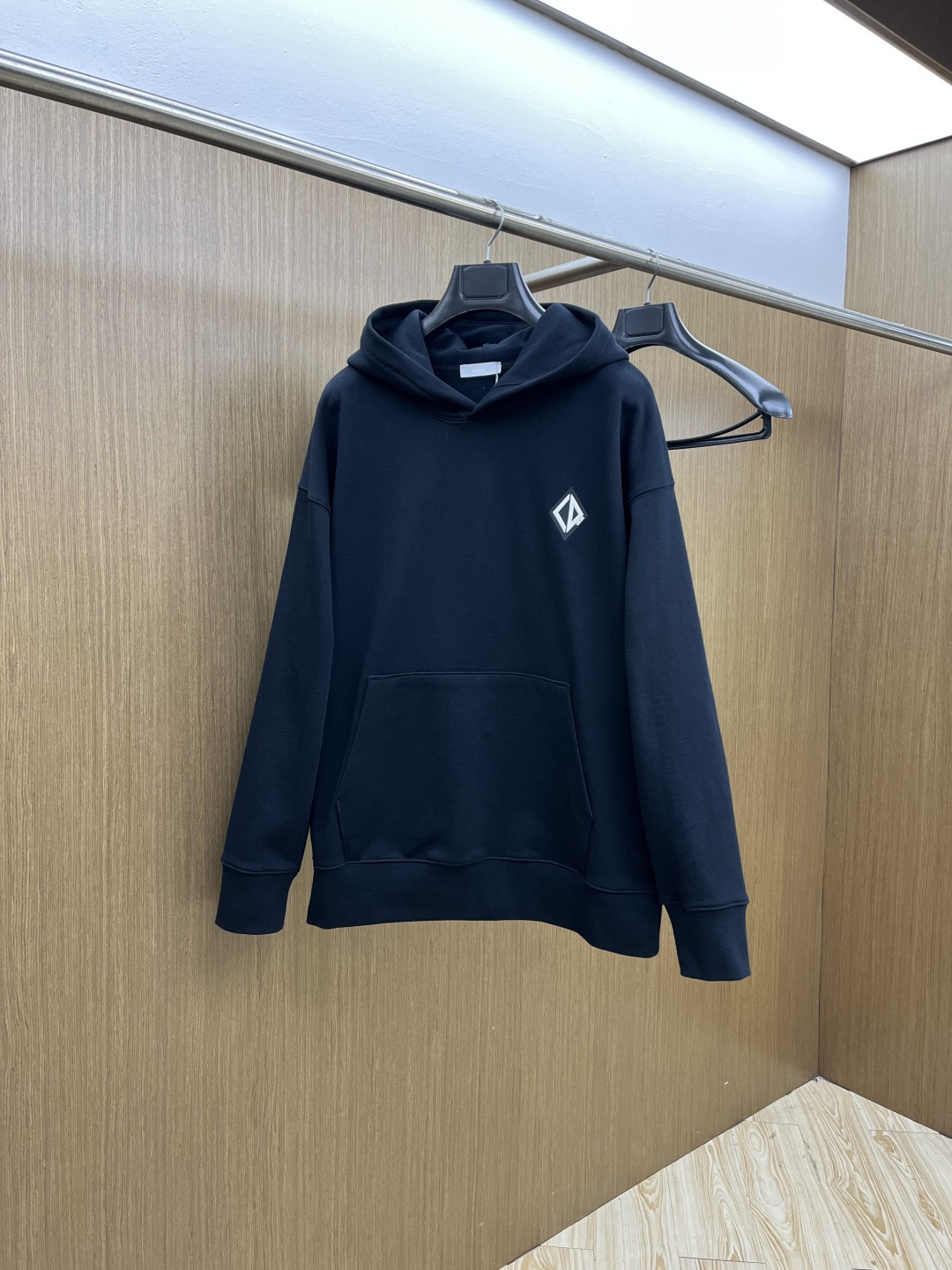 秋冬 CD 🔥FW早秋新款宽版连帽卫衣，男女同款！独特吸引人的眼球，这一款连帽卫衣品相品质都在线，舒适度