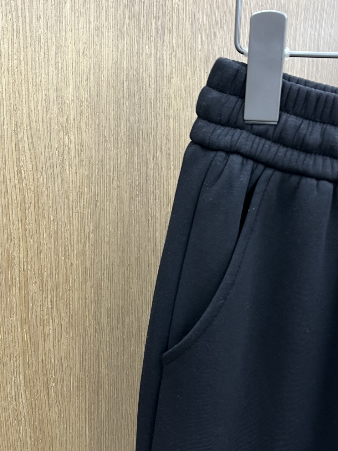 🌾 秋冬加绒款 LV 🔥🔥ss秋冬新款休闲裤加绒直筒 高端版本！定制面料 透气舒适度高，细节无可挑剔。品