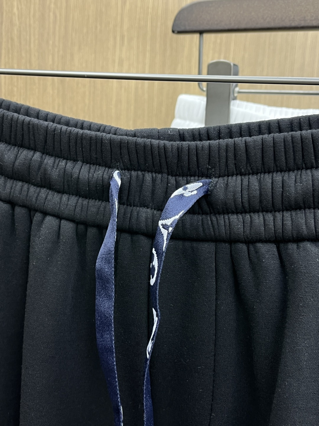 🌾 秋冬加绒款 LV 🔥🔥ss秋冬新款休闲裤加绒直筒 高端版本！定制面料 透气舒适度高，细节无可挑剔。品