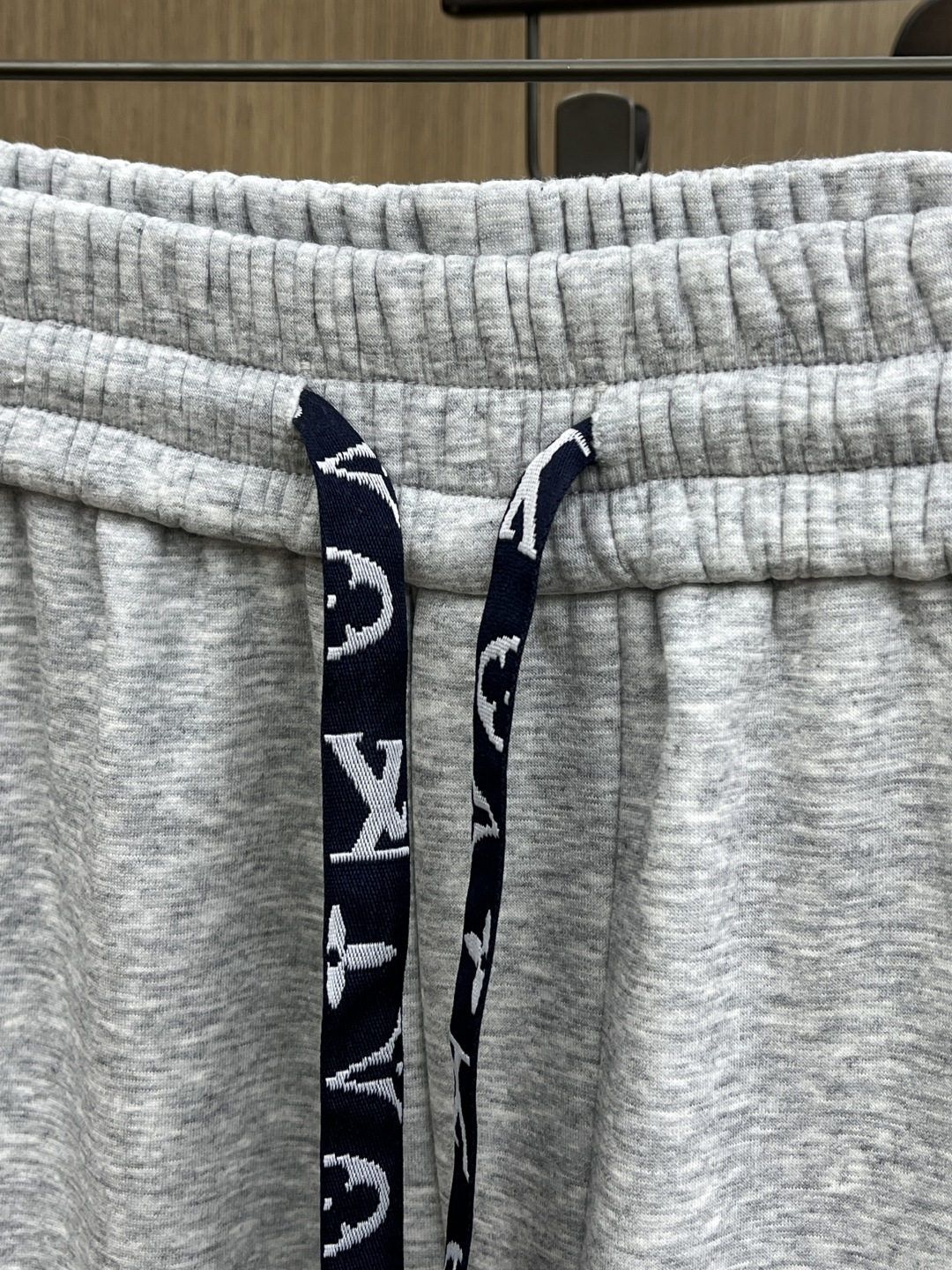 🌾 秋冬加绒款 LV 🔥🔥ss秋冬新款休闲裤加绒直筒 高端版本！定制面料 透气舒适度高，细节无可挑剔。品