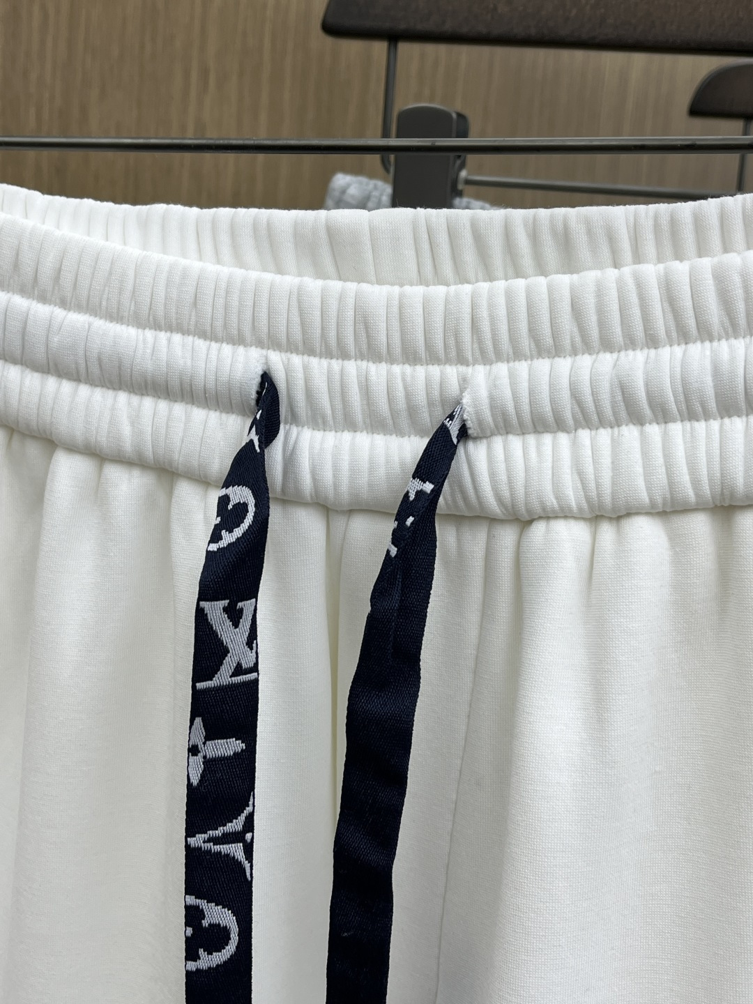 🌾 秋冬加绒款 LV 🔥🔥ss秋冬新款休闲裤加绒直筒 高端版本！定制面料 透气舒适度高，细节无可挑剔。品