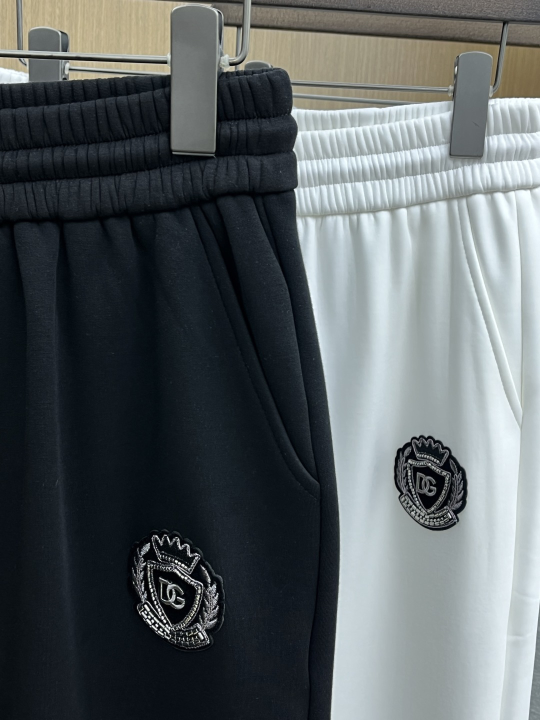 🌾 秋冬加绒款 DG 🔥🔥ss秋冬新款休闲裤加绒直筒 高端版本！定制面料 透气舒适度高，细节无可挑剔。品