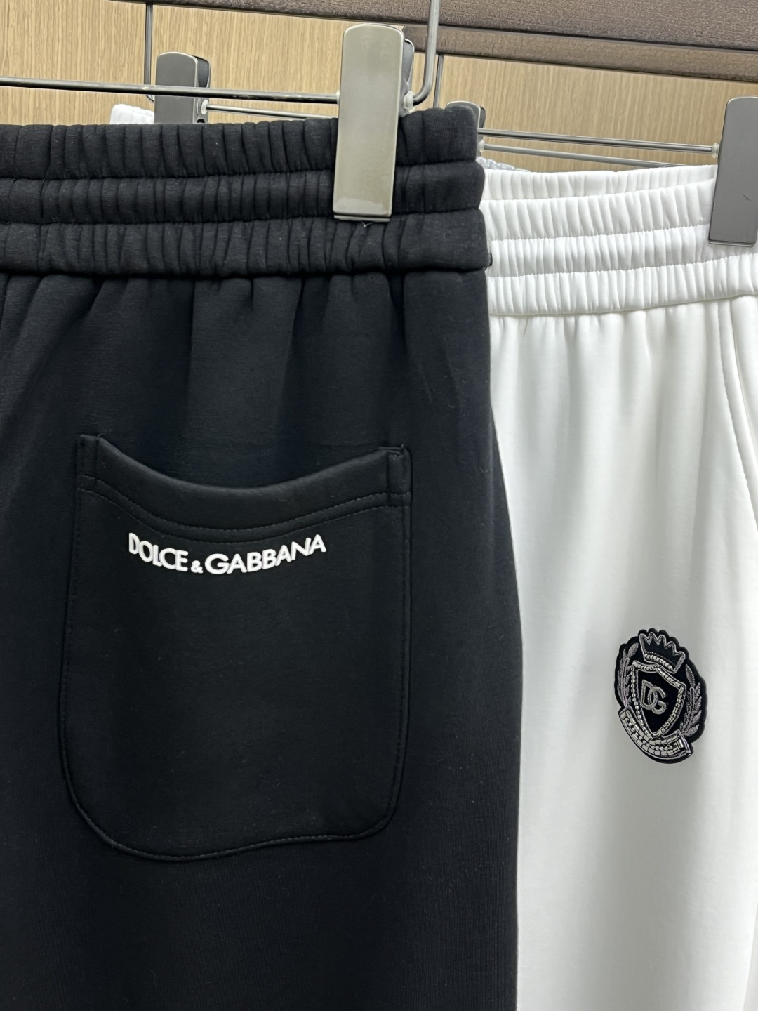 🌾 秋冬加绒款 DG 🔥🔥ss秋冬新款休闲裤加绒直筒 高端版本！定制面料 透气舒适度高，细节无可挑剔。品