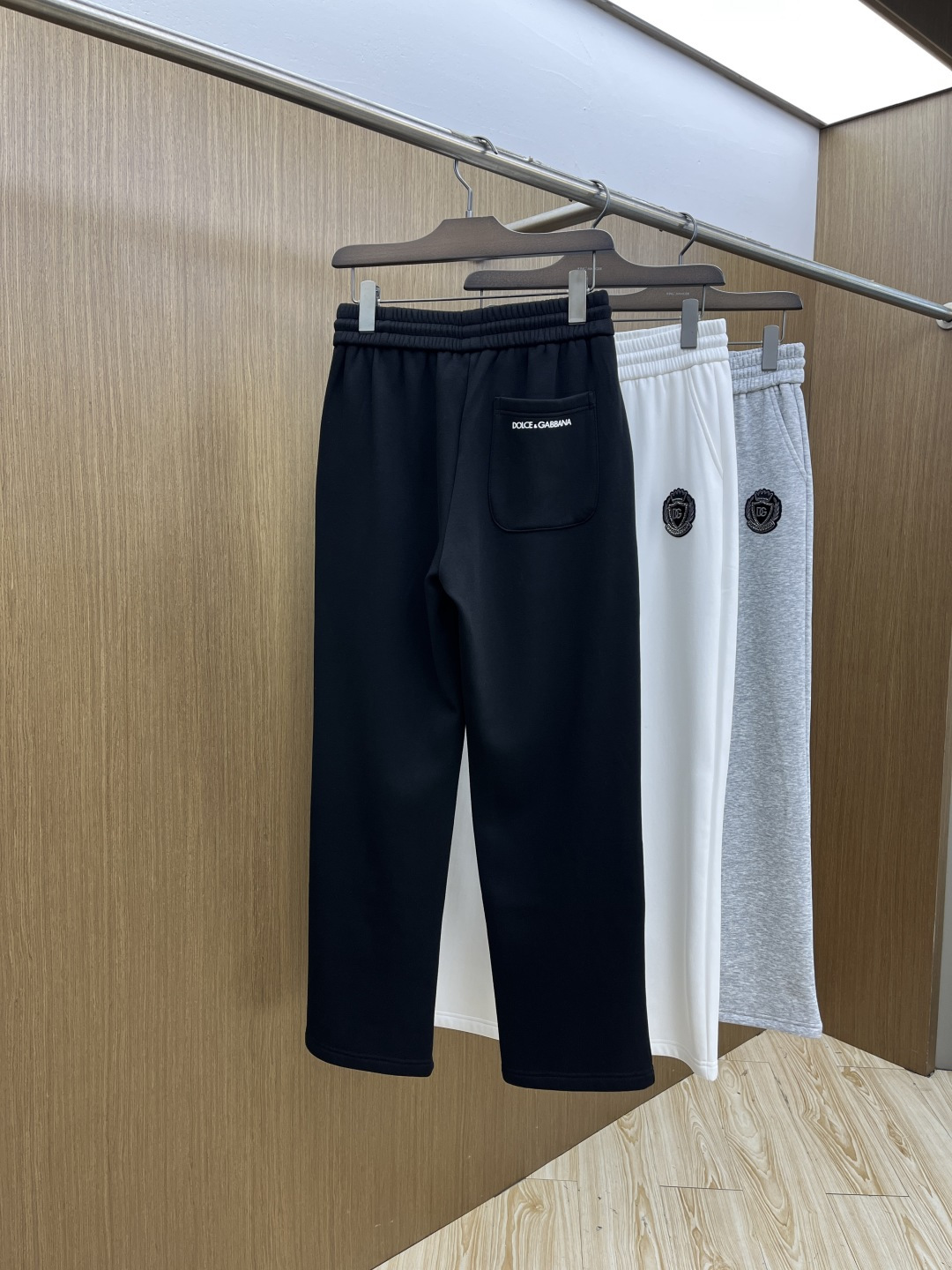 🌾 秋冬加绒款 DG 🔥🔥ss秋冬新款休闲裤加绒直筒 高端版本！定制面料 透气舒适度高，细节无可挑剔。品