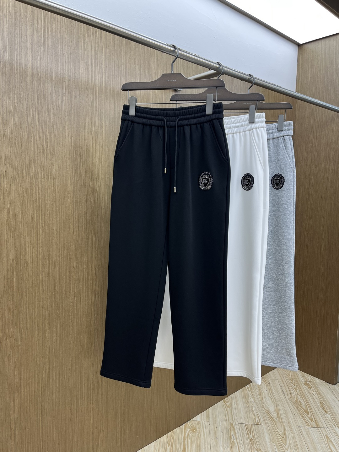 🌾 秋冬加绒款 DG 🔥🔥ss秋冬新款休闲裤加绒直筒 高端版本！定制面料 透气舒适度高，细节无可挑剔。品