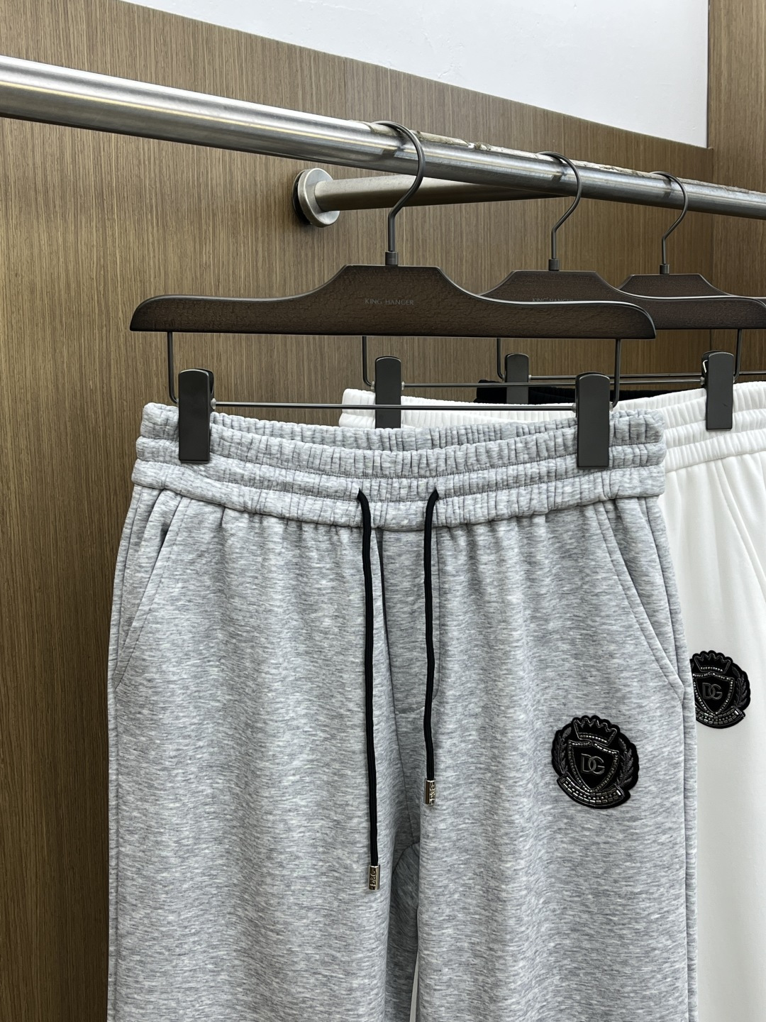 🌾 秋冬加绒款 DG 🔥🔥ss秋冬新款休闲裤加绒直筒 高端版本！定制面料 透气舒适度高，细节无可挑剔。品