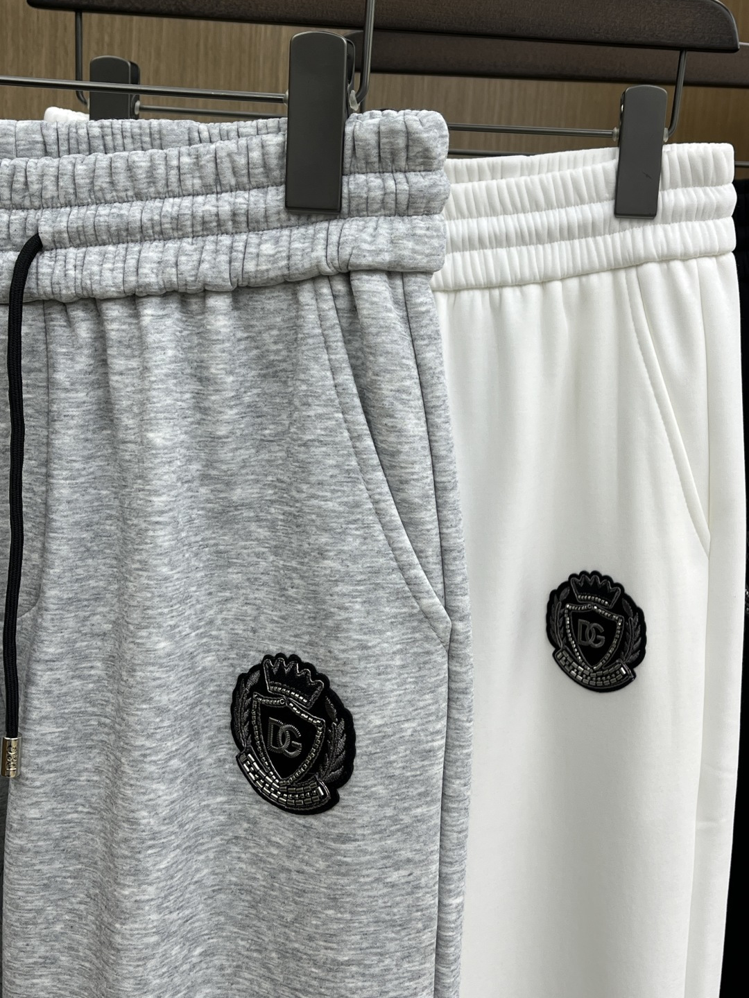 🌾 秋冬加绒款 DG 🔥🔥ss秋冬新款休闲裤加绒直筒 高端版本！定制面料 透气舒适度高，细节无可挑剔。品