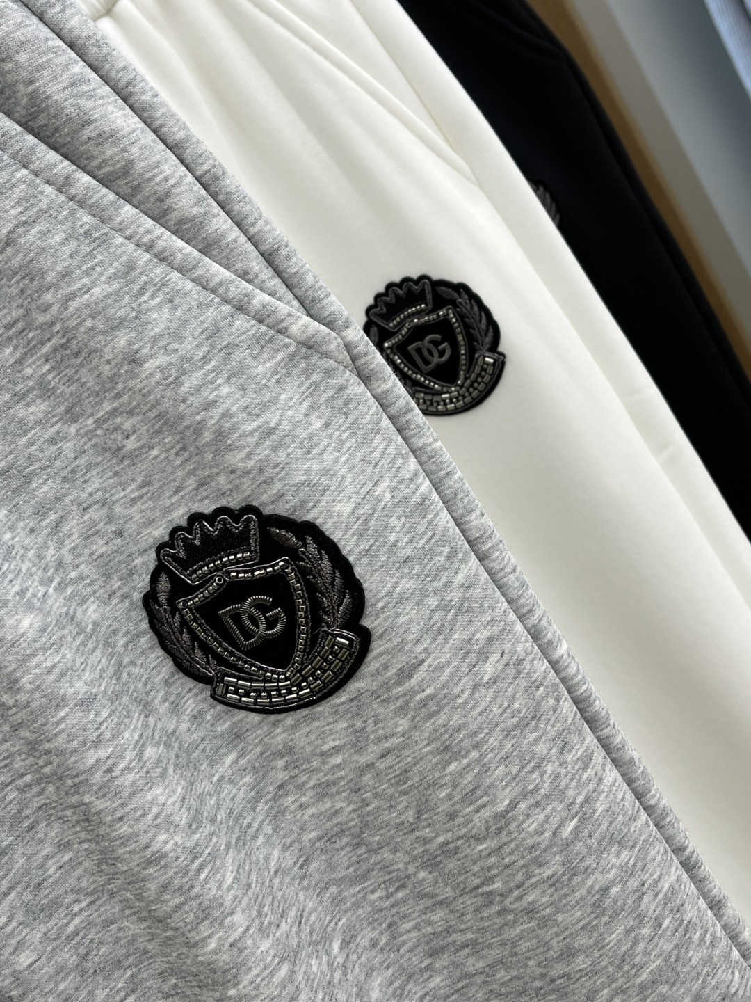 🌾 秋冬加绒款 DG 🔥🔥ss秋冬新款休闲裤加绒直筒 高端版本！定制面料 透气舒适度高，细节无可挑剔。品