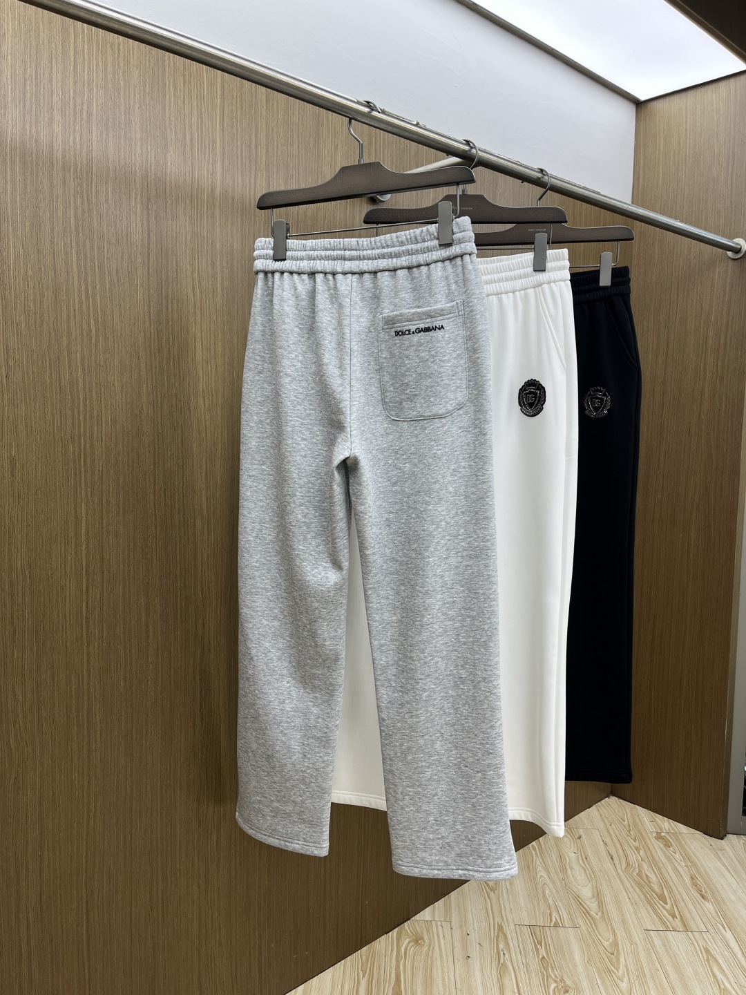 🌾 秋冬加绒款 DG 🔥🔥ss秋冬新款休闲裤加绒直筒 高端版本！定制面料 透气舒适度高，细节无可挑剔。品