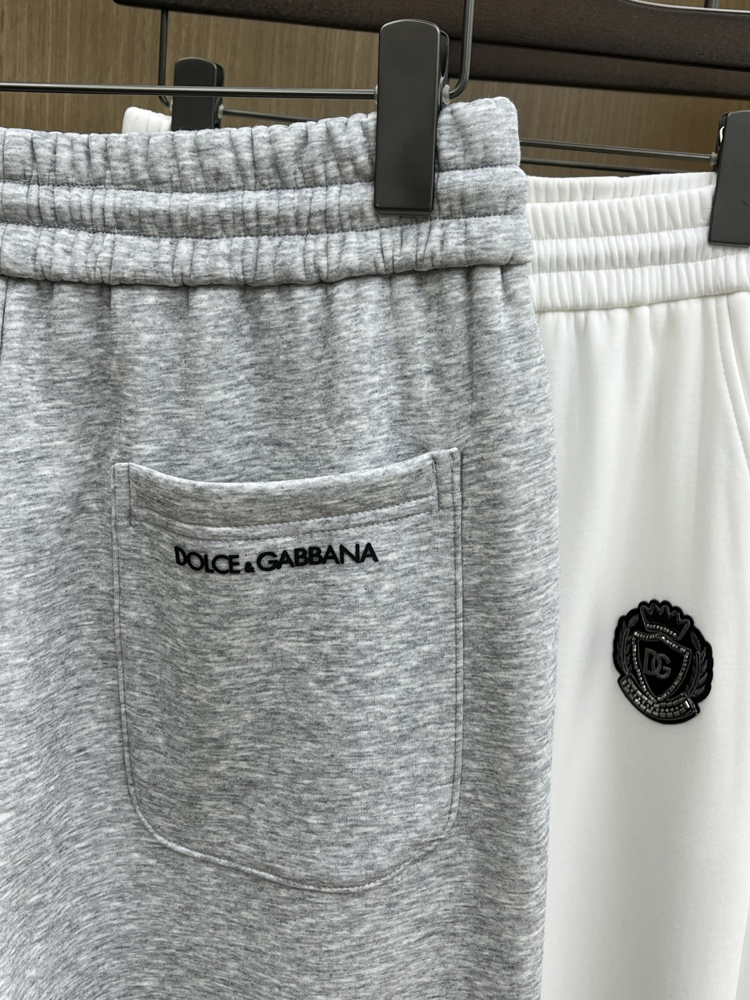 🌾 秋冬加绒款 DG 🔥🔥ss秋冬新款休闲裤加绒直筒 高端版本！定制面料 透气舒适度高，细节无可挑剔。品