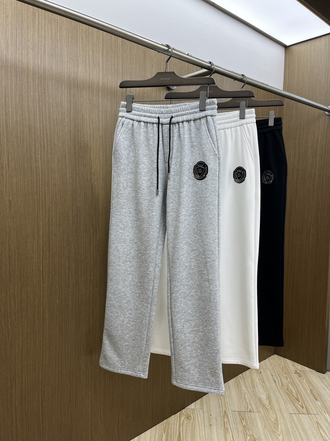 🌾 秋冬加绒款 DG 🔥🔥ss秋冬新款休闲裤加绒直筒 高端版本！定制面料 透气舒适度高，细节无可挑剔。品